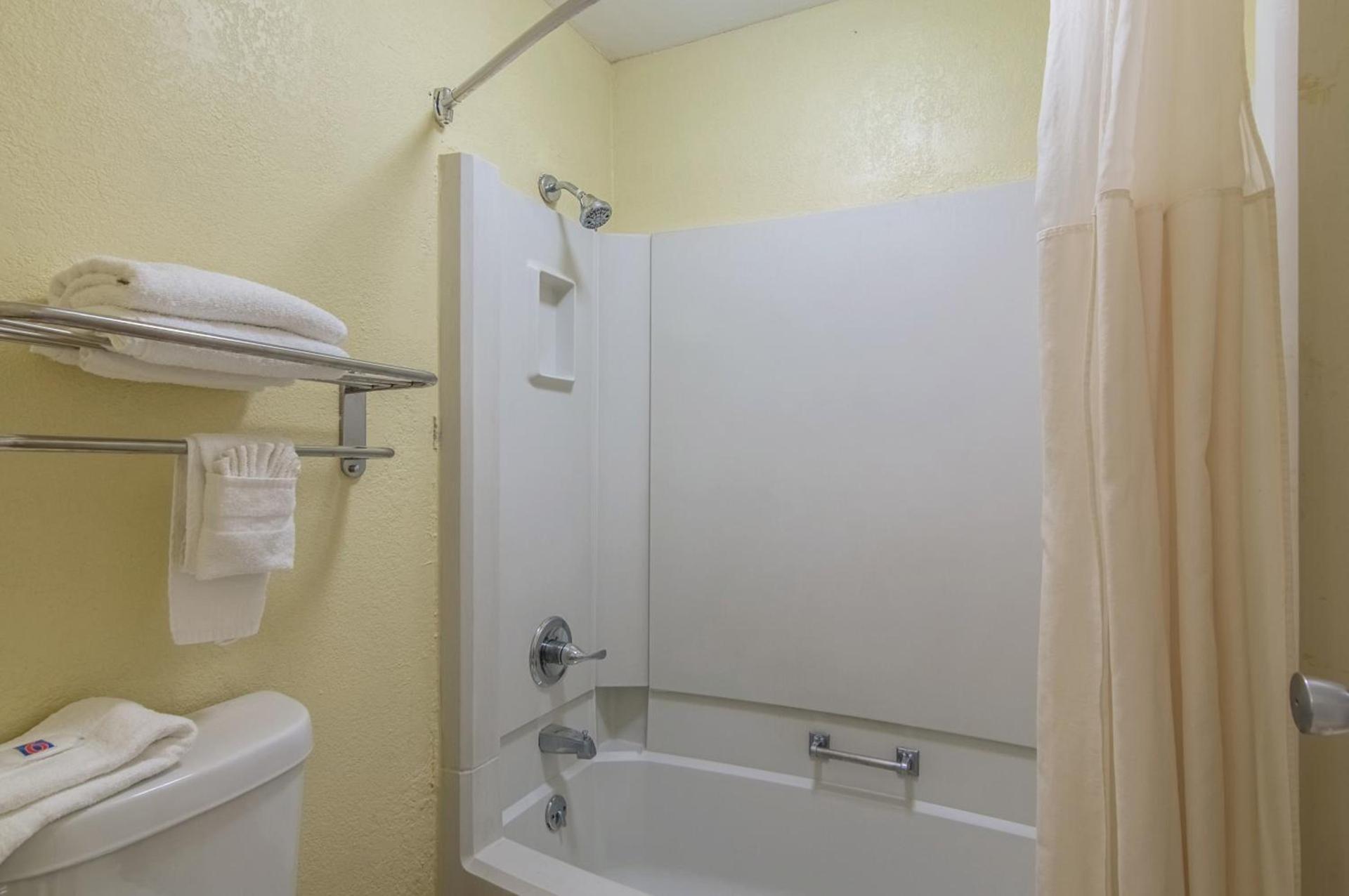 Motel 6-Liberal, KS photo 35