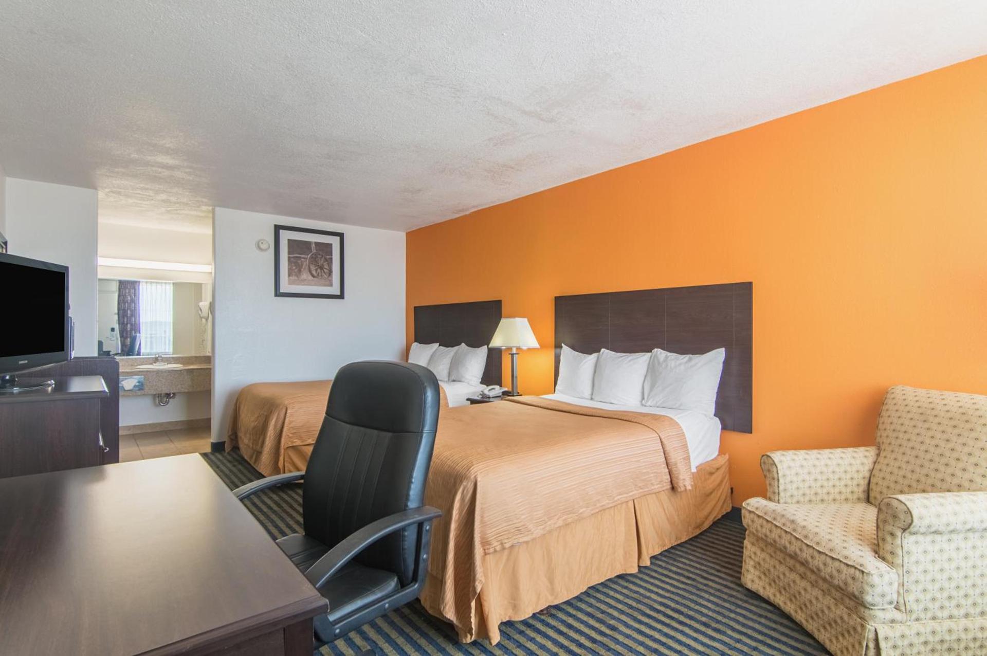 Motel 6-Liberal, KS photo 38