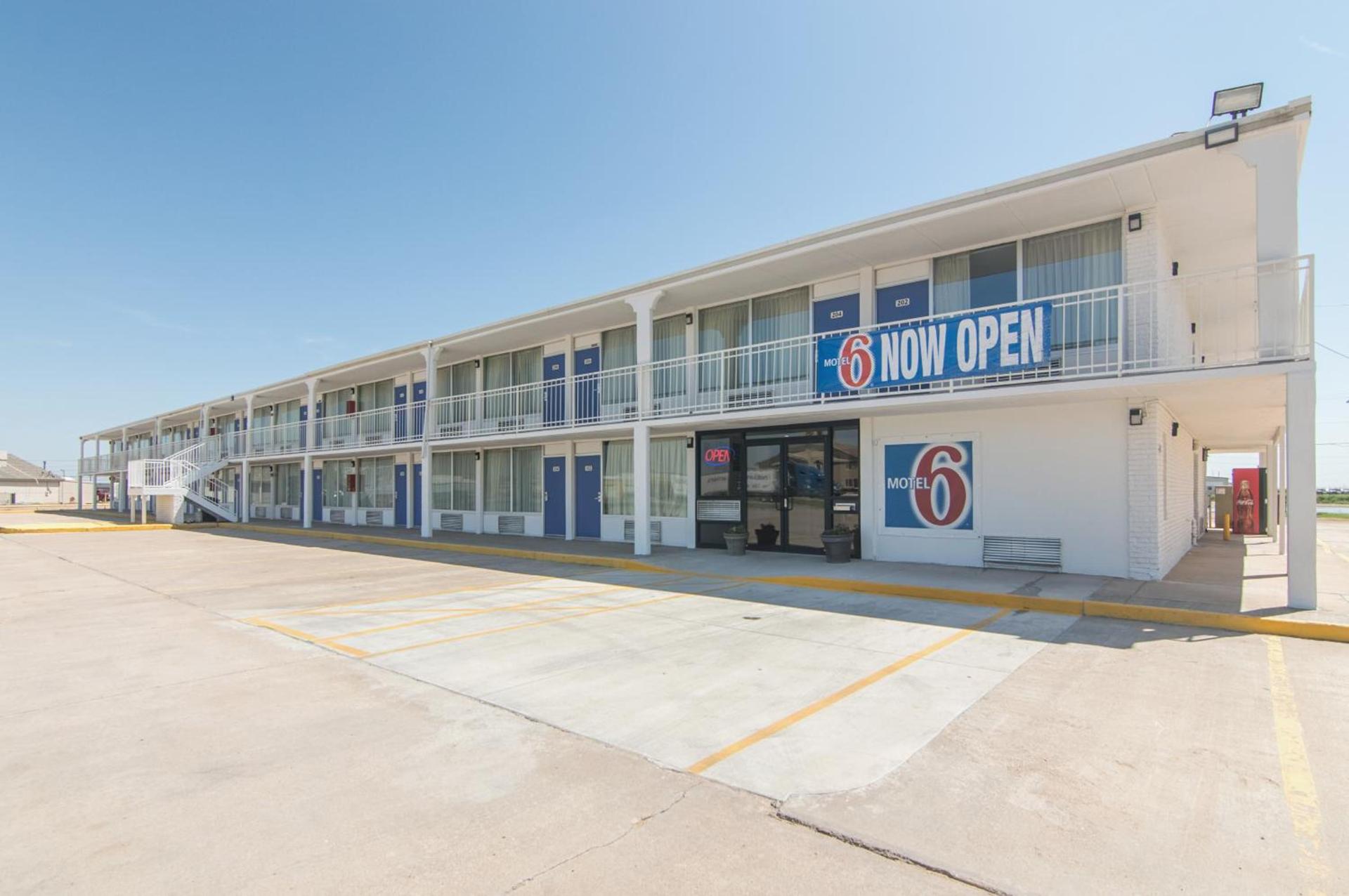 Motel 6-Liberal, KS photo 42