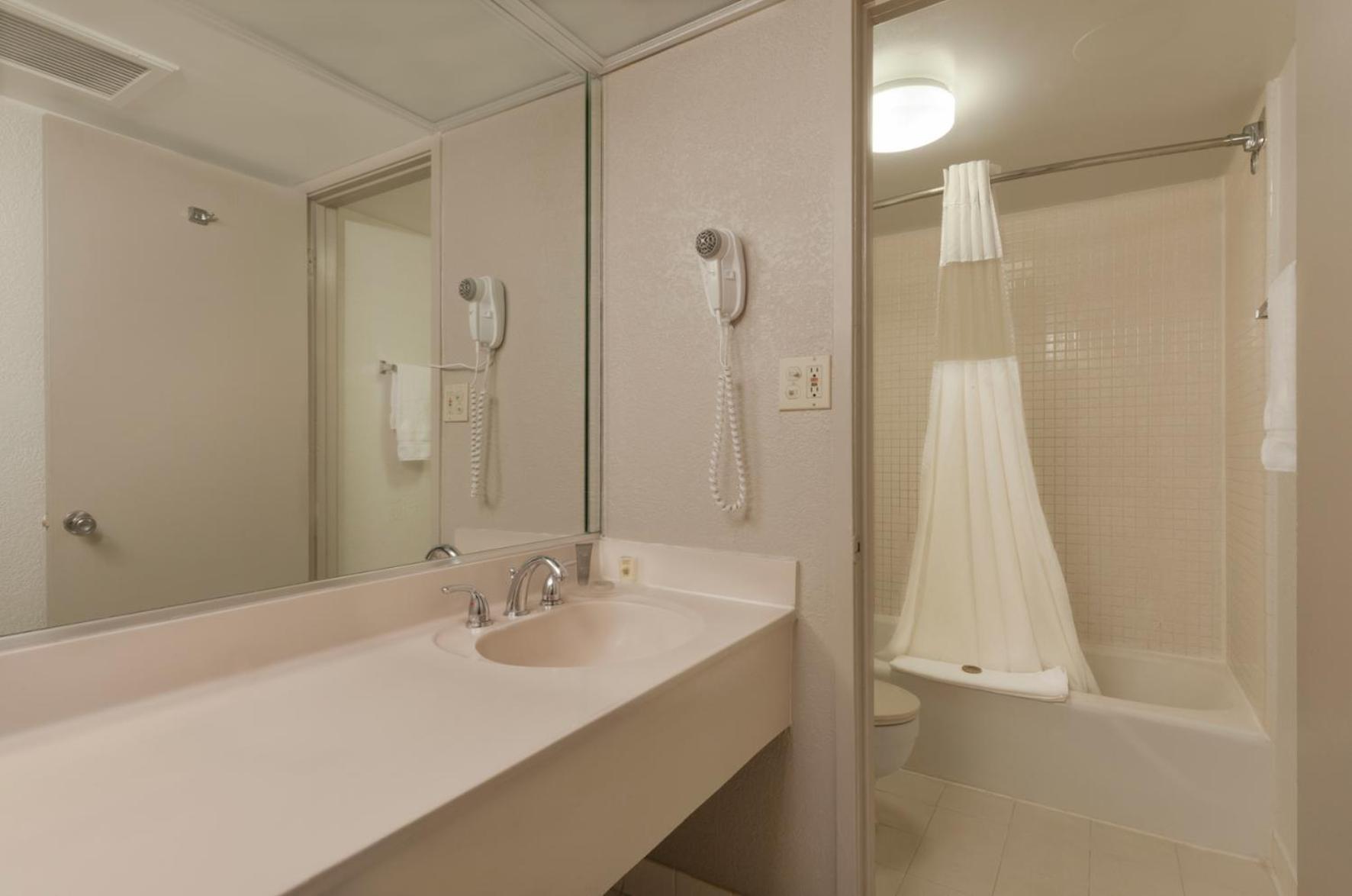 Ramada by Wyndham Kissimmee Gateway - Free Theme Park Shuttle photo 82