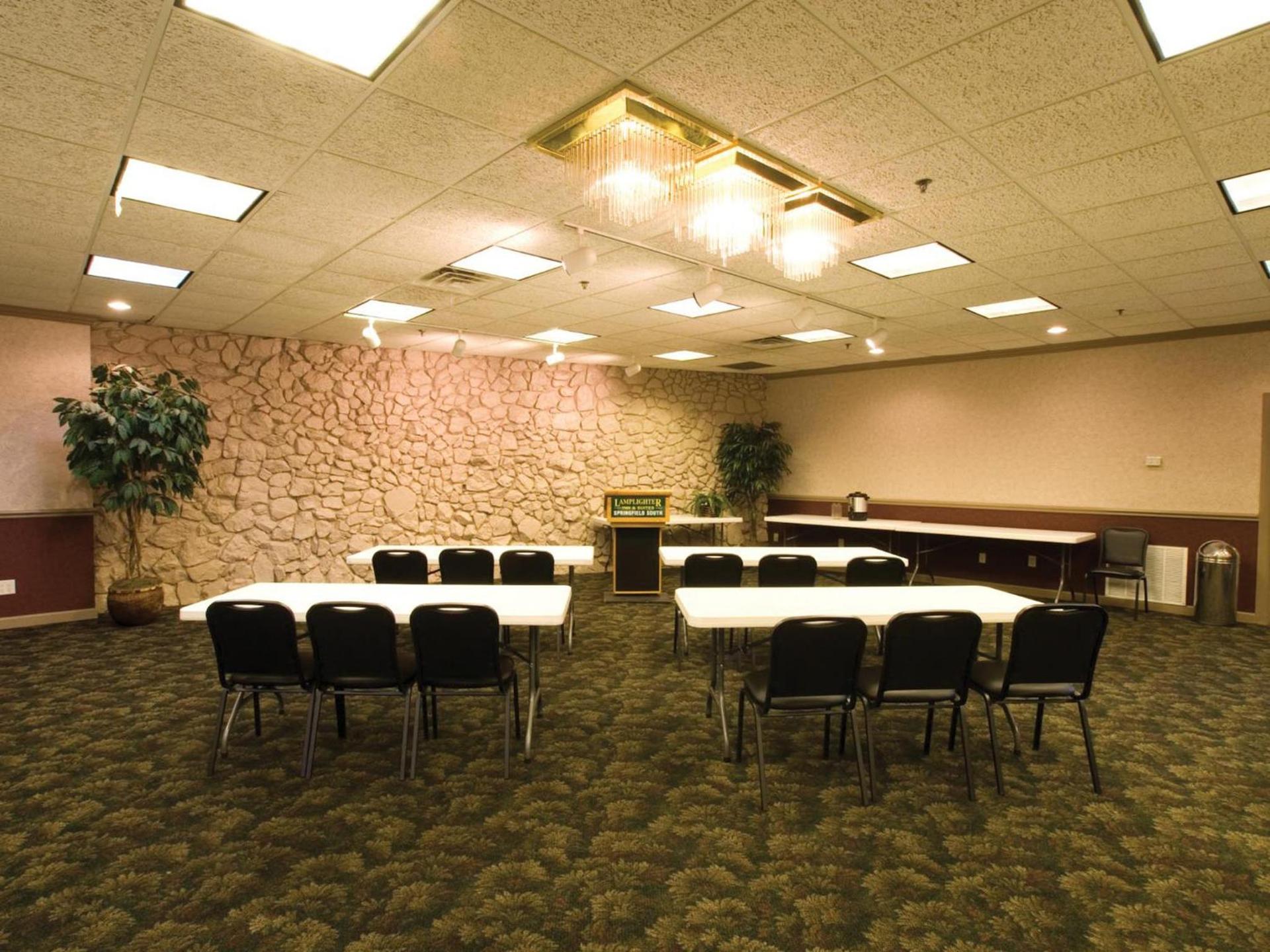 Lamplighter Inn-South photo 7