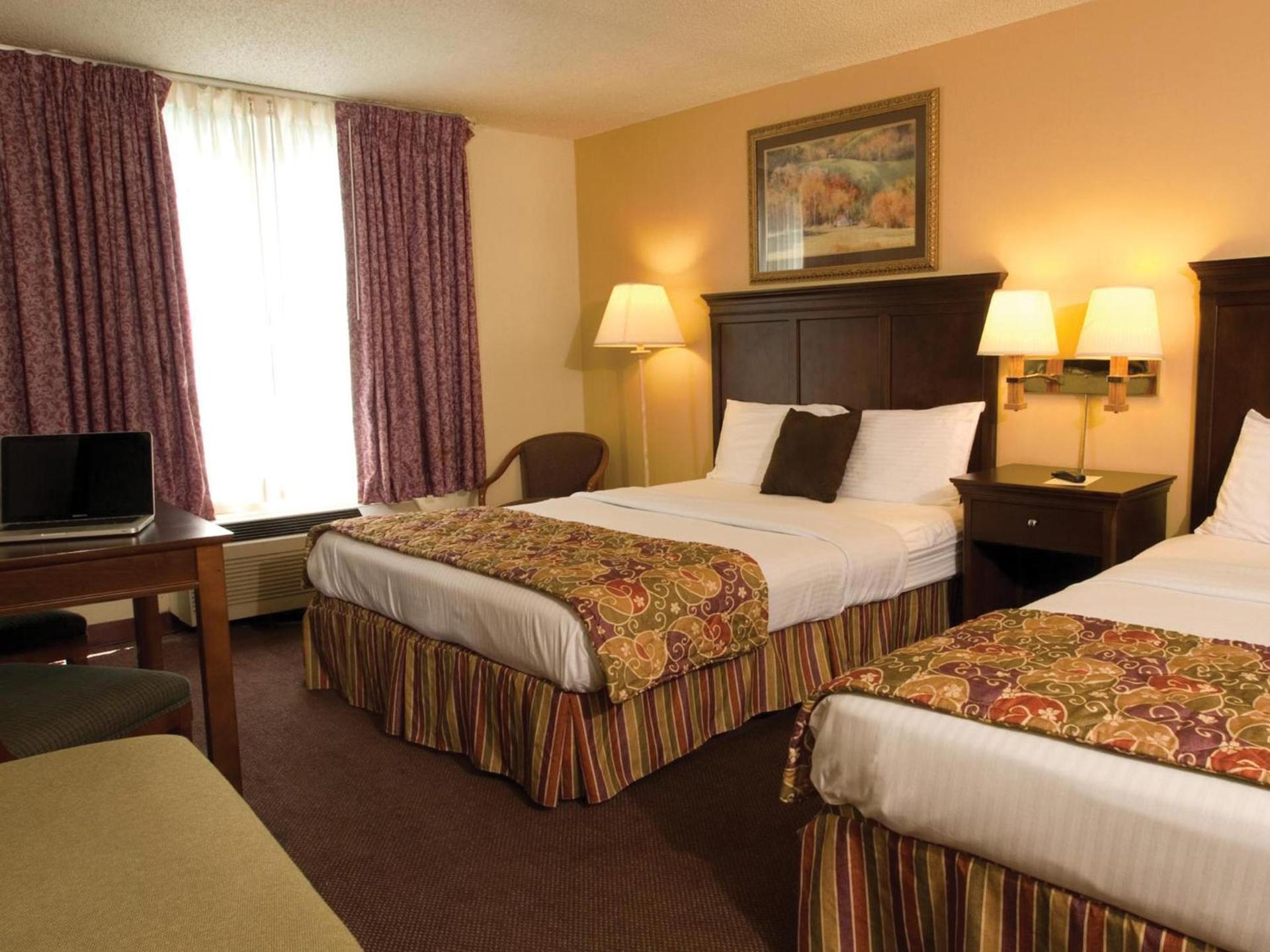 Lamplighter Inn-South photo 2