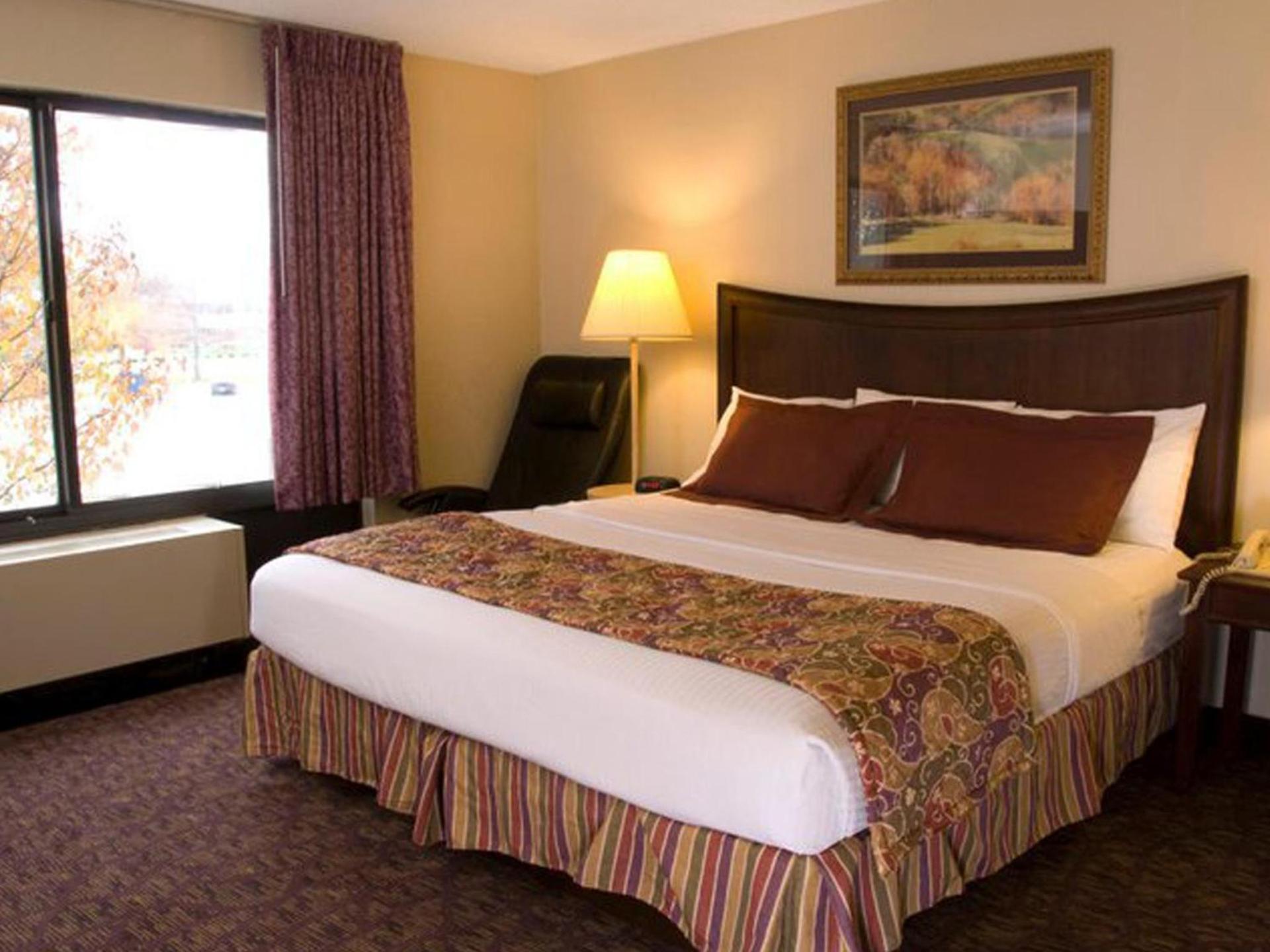 Lamplighter Inn-South photo 9