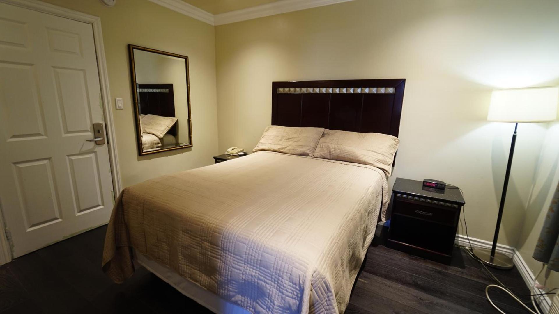Trylon Hotel - Hollywood photo 16