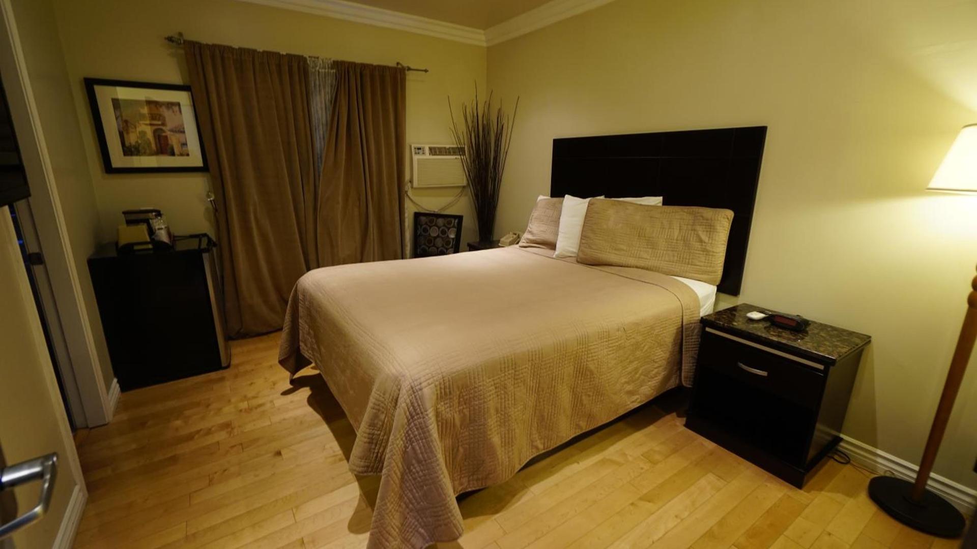Trylon Hotel - Hollywood photo 6