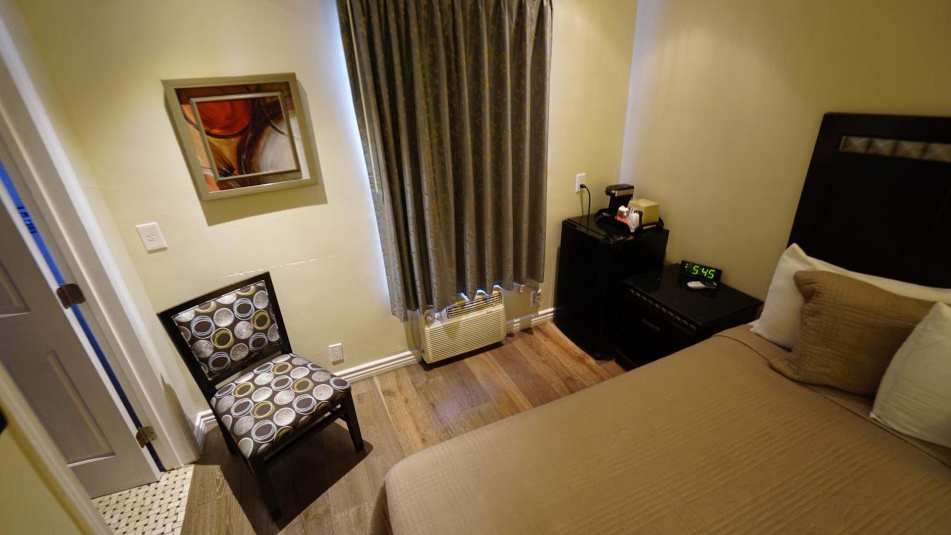 Trylon Hotel - Hollywood photo 21
