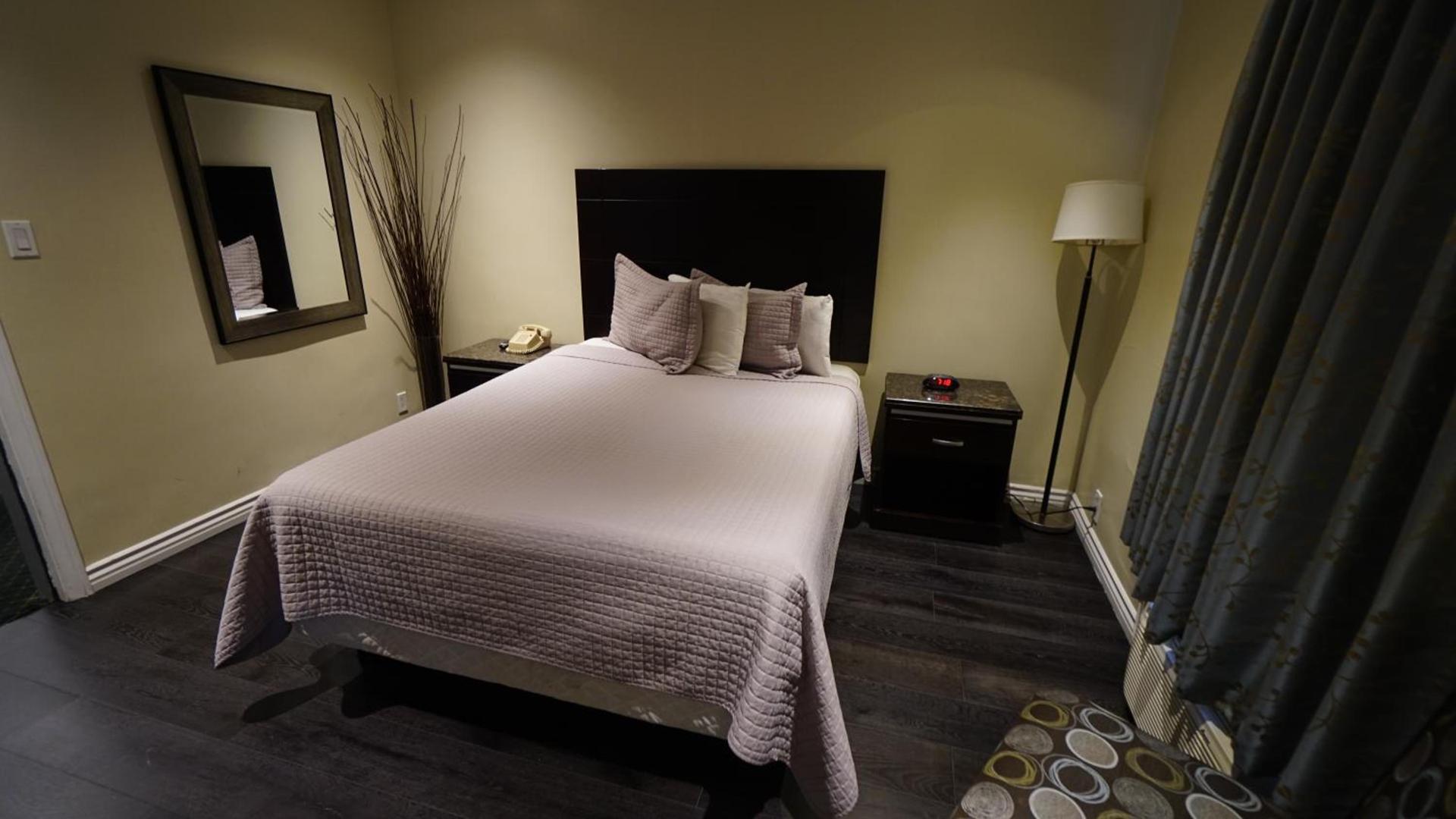 Trylon Hotel - Hollywood photo 24