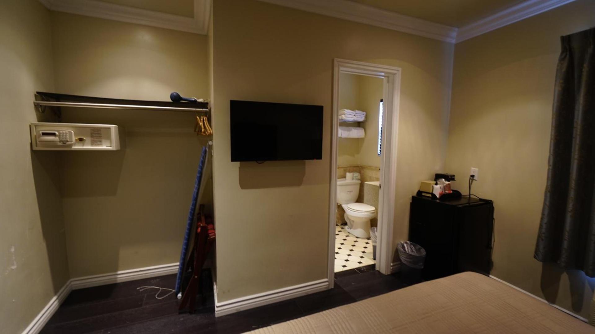 Trylon Hotel - Hollywood photo 30