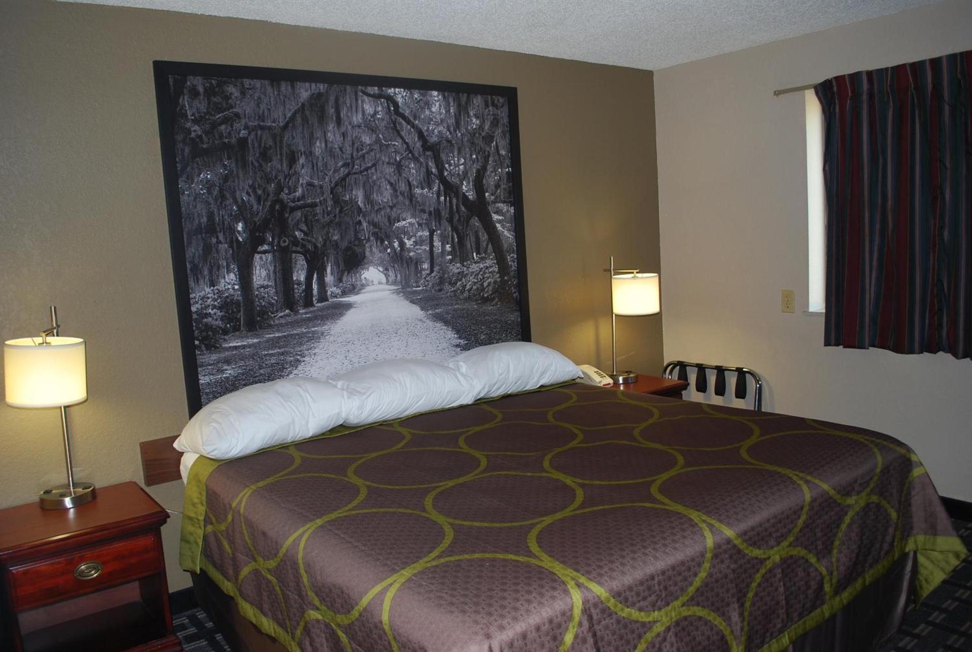 Super 8 by Wyndham Warner Robins photo 13
