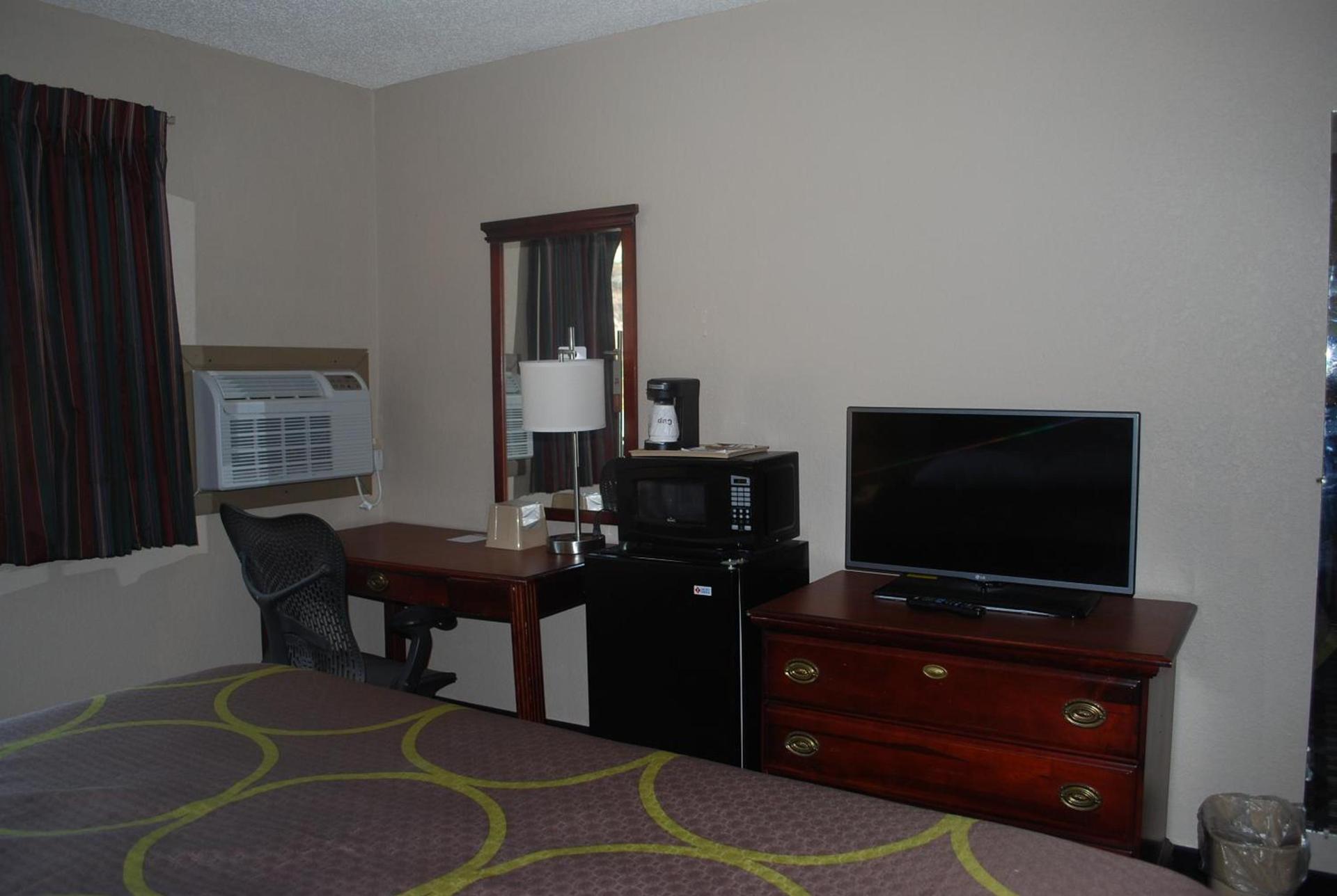 Super 8 by Wyndham Warner Robins photo 3