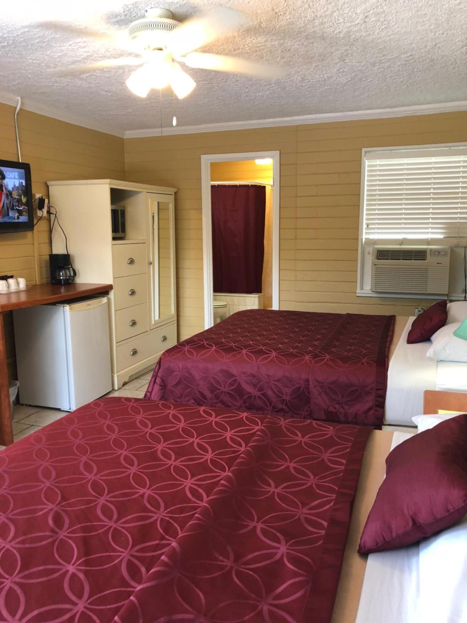 Lakeside Inn and Cafe photo 35