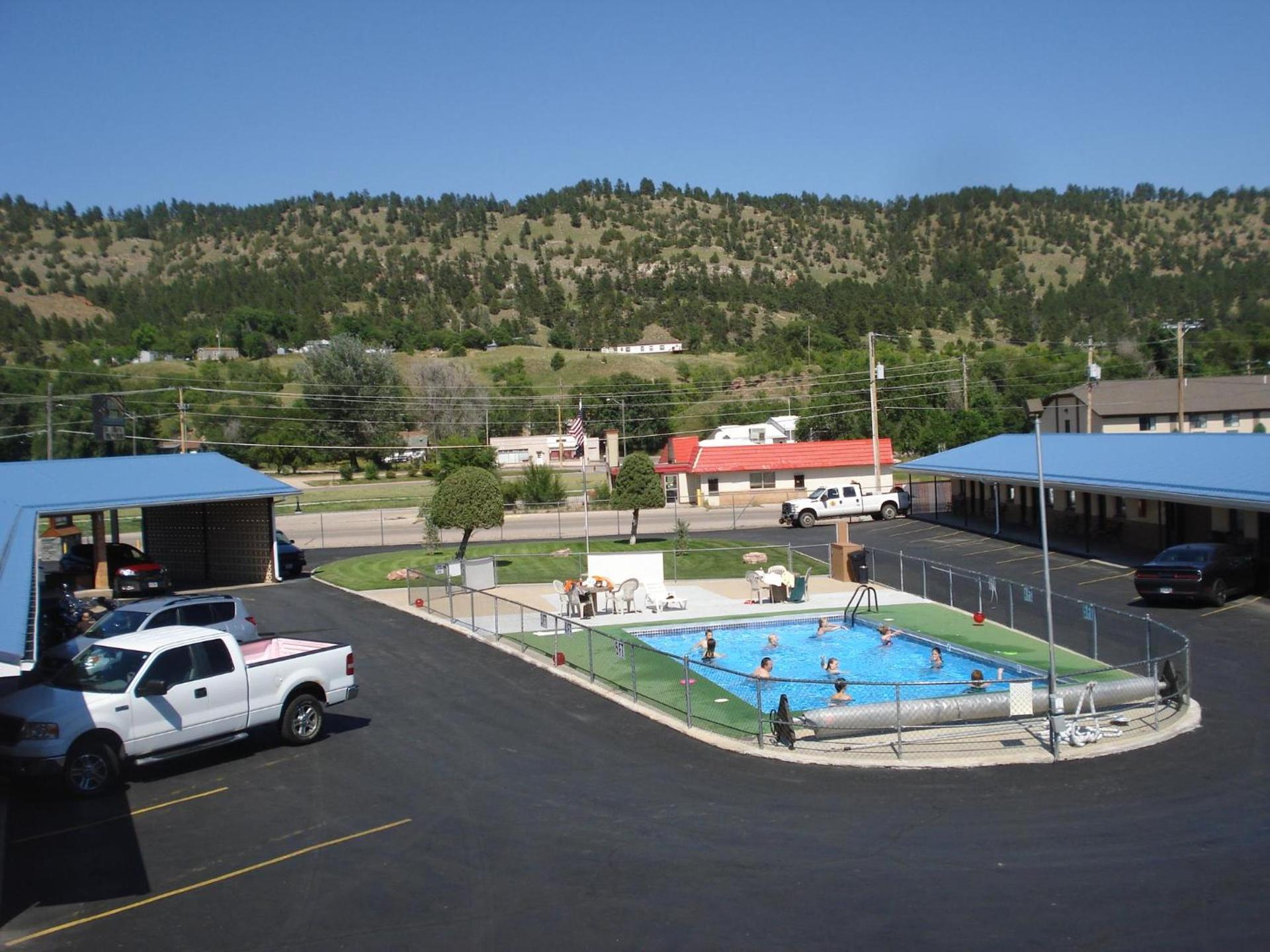 Hills Inn photo 3