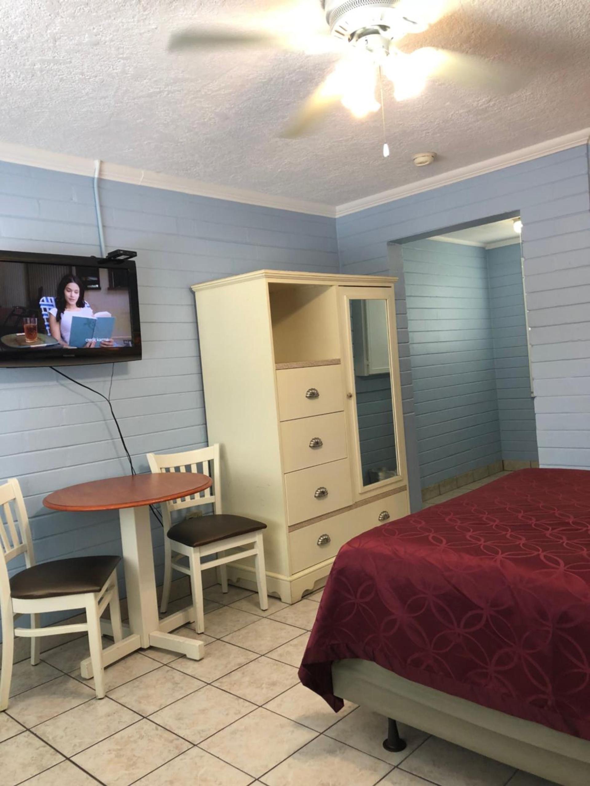 Lakeside Inn and Cafe photo 98
