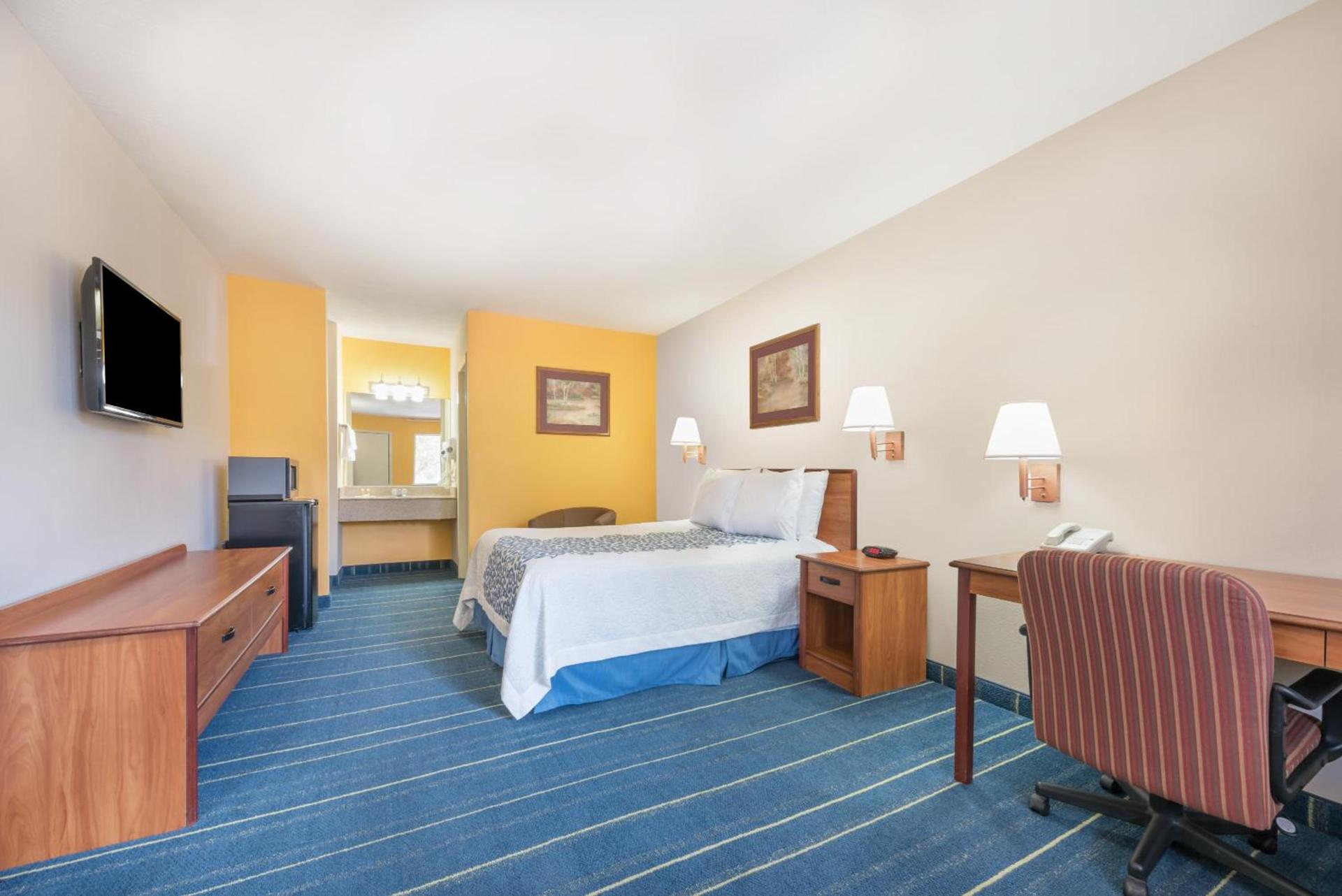 Days Inn by Wyndham Bryan College Station photo 15
