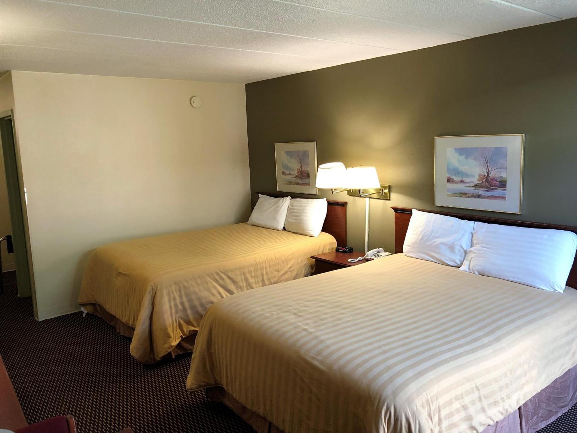 Norwood Inn & Suites Worthington photo 5