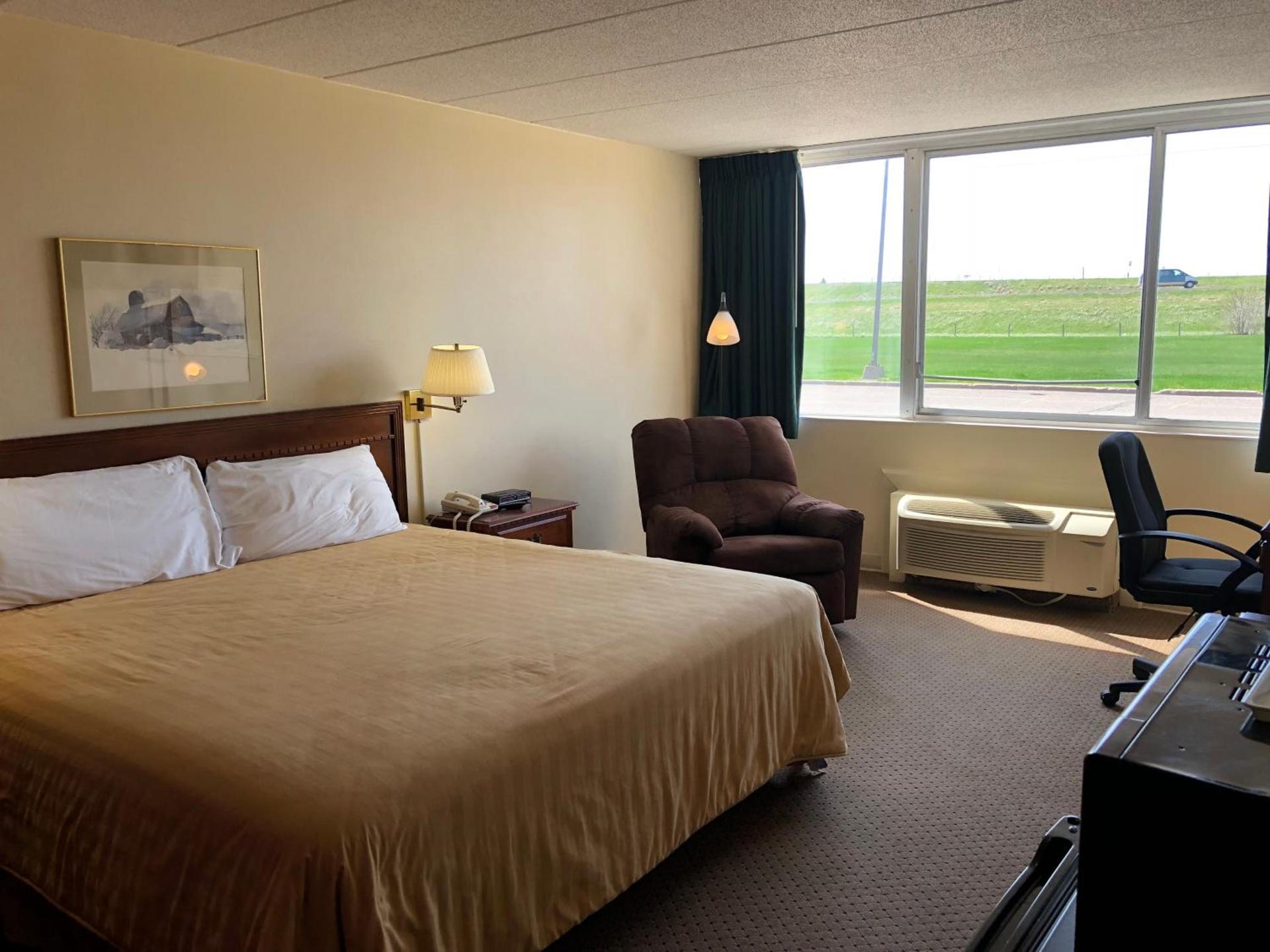 Norwood Inn & Suites Worthington photo 22