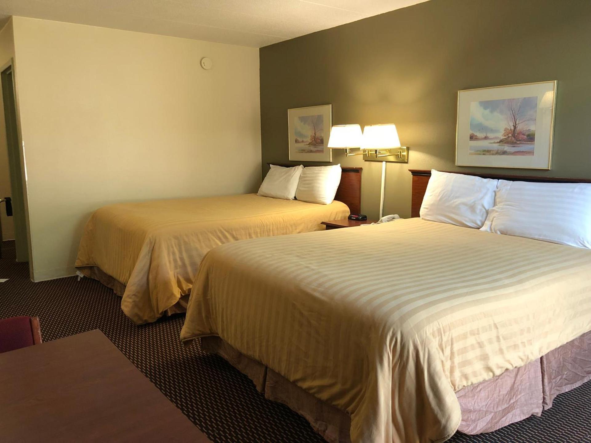 Norwood Inn & Suites Worthington photo 7