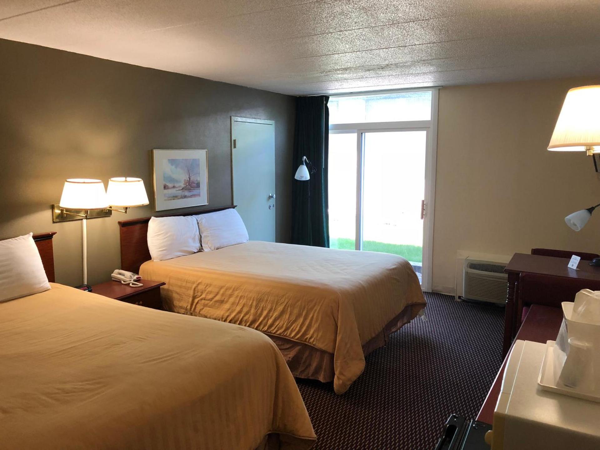 Norwood Inn & Suites Worthington photo 9