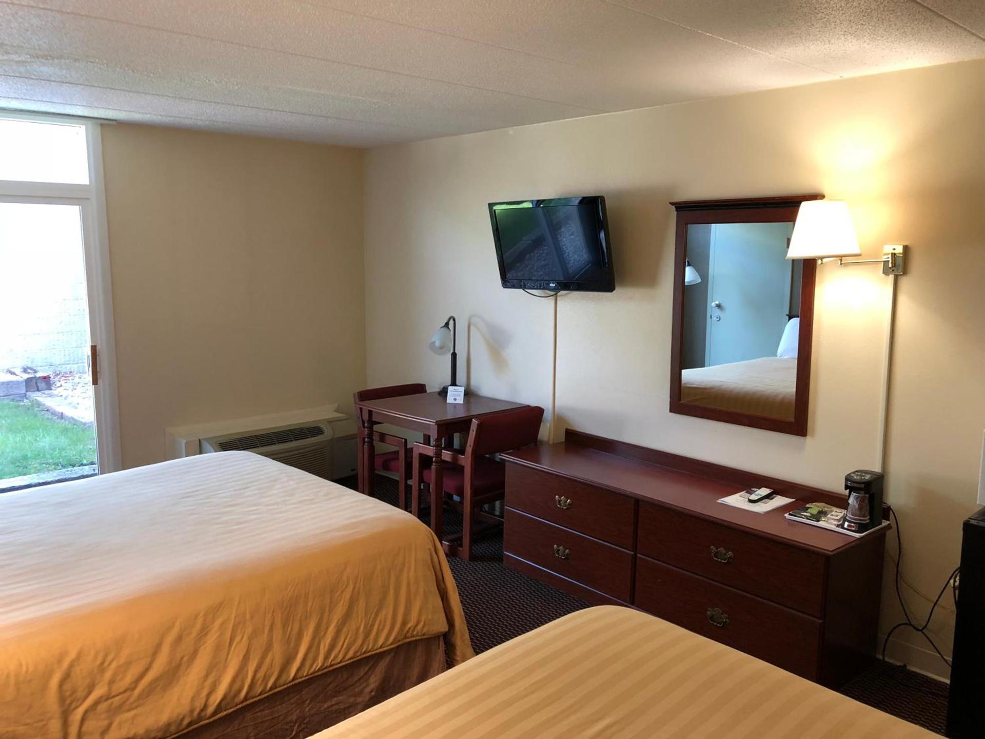 Norwood Inn & Suites Worthington photo 15