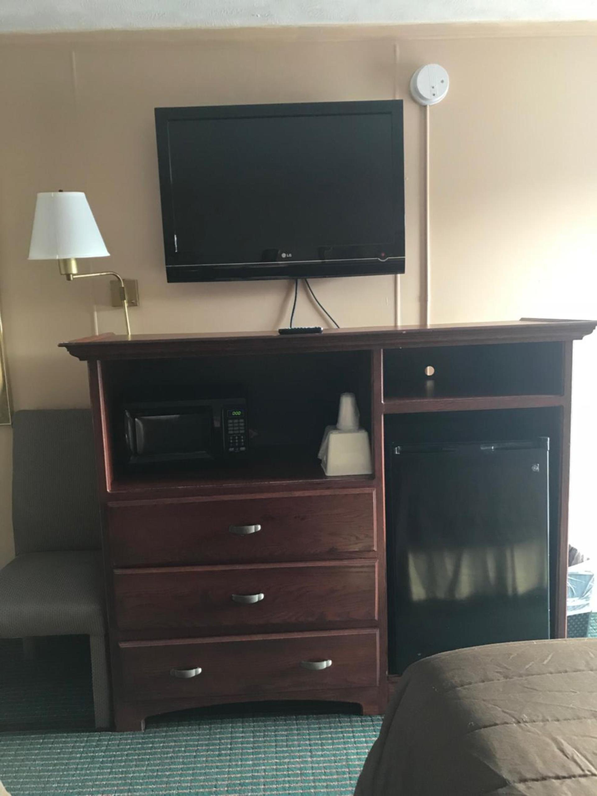 Redwood Inn photo 11