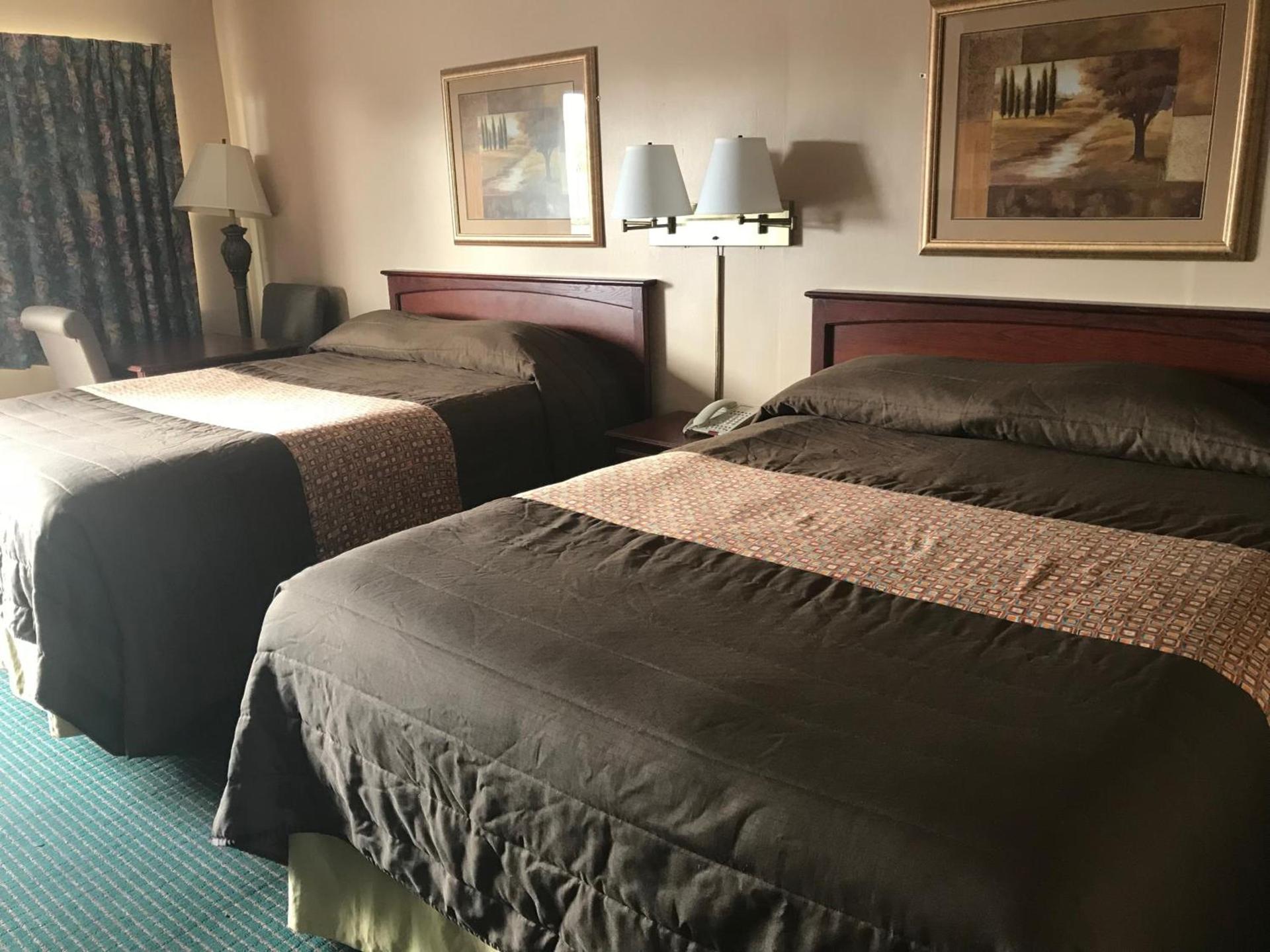 Redwood Inn photo 7
