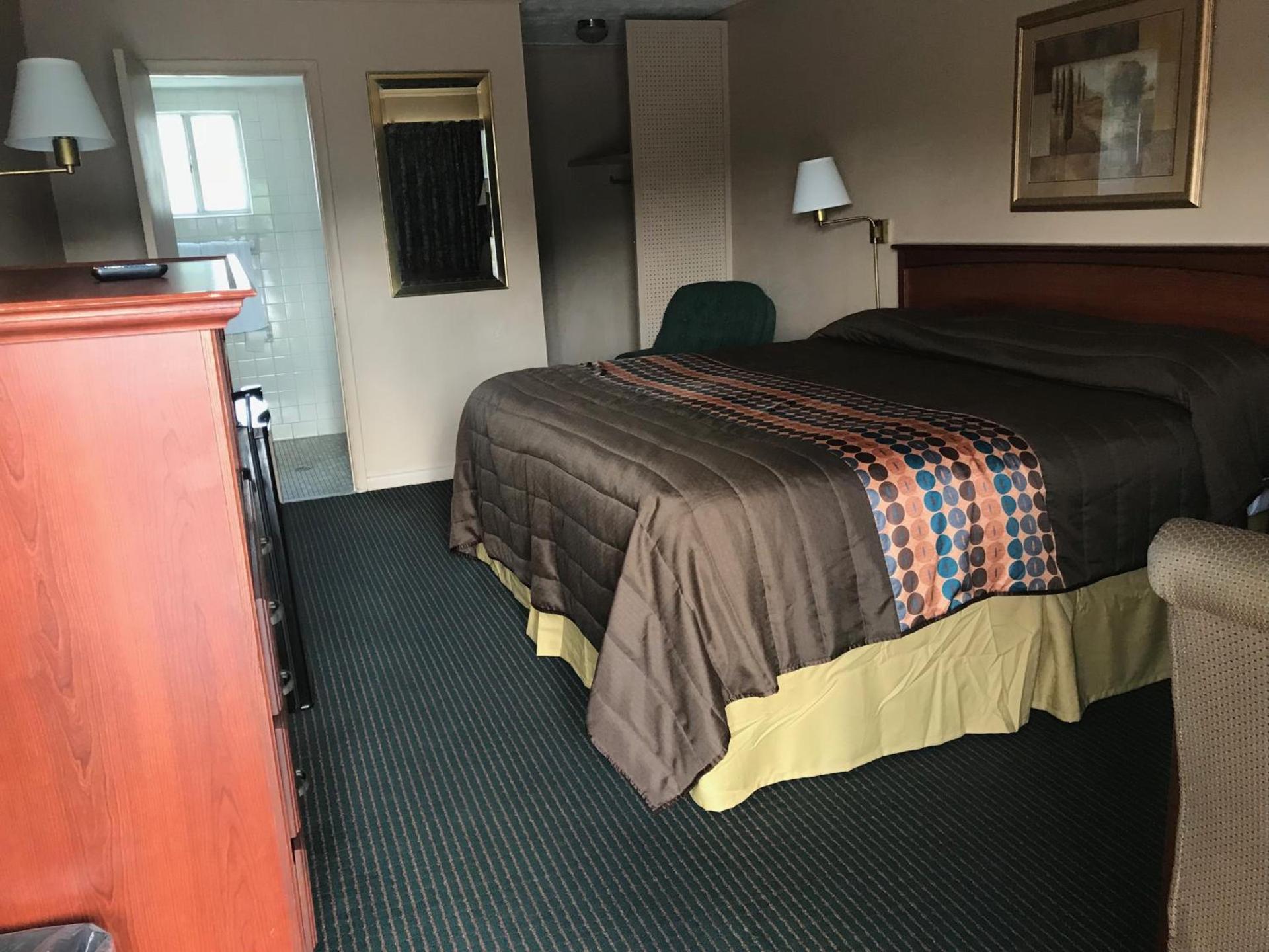 Redwood Inn photo 6
