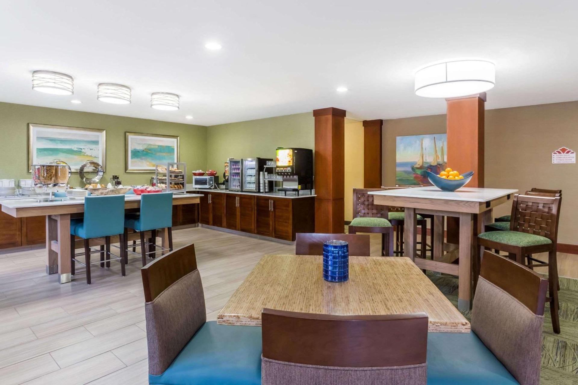 Hawthorn Extended Stay by Wyndham Naples photo 11