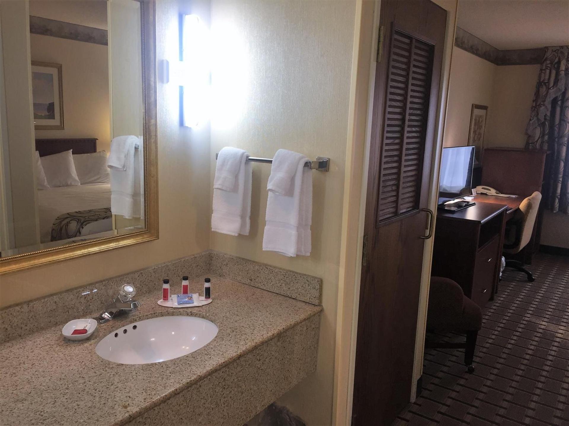 Baymont by Wyndham Waterford/Burlington WI photo 24