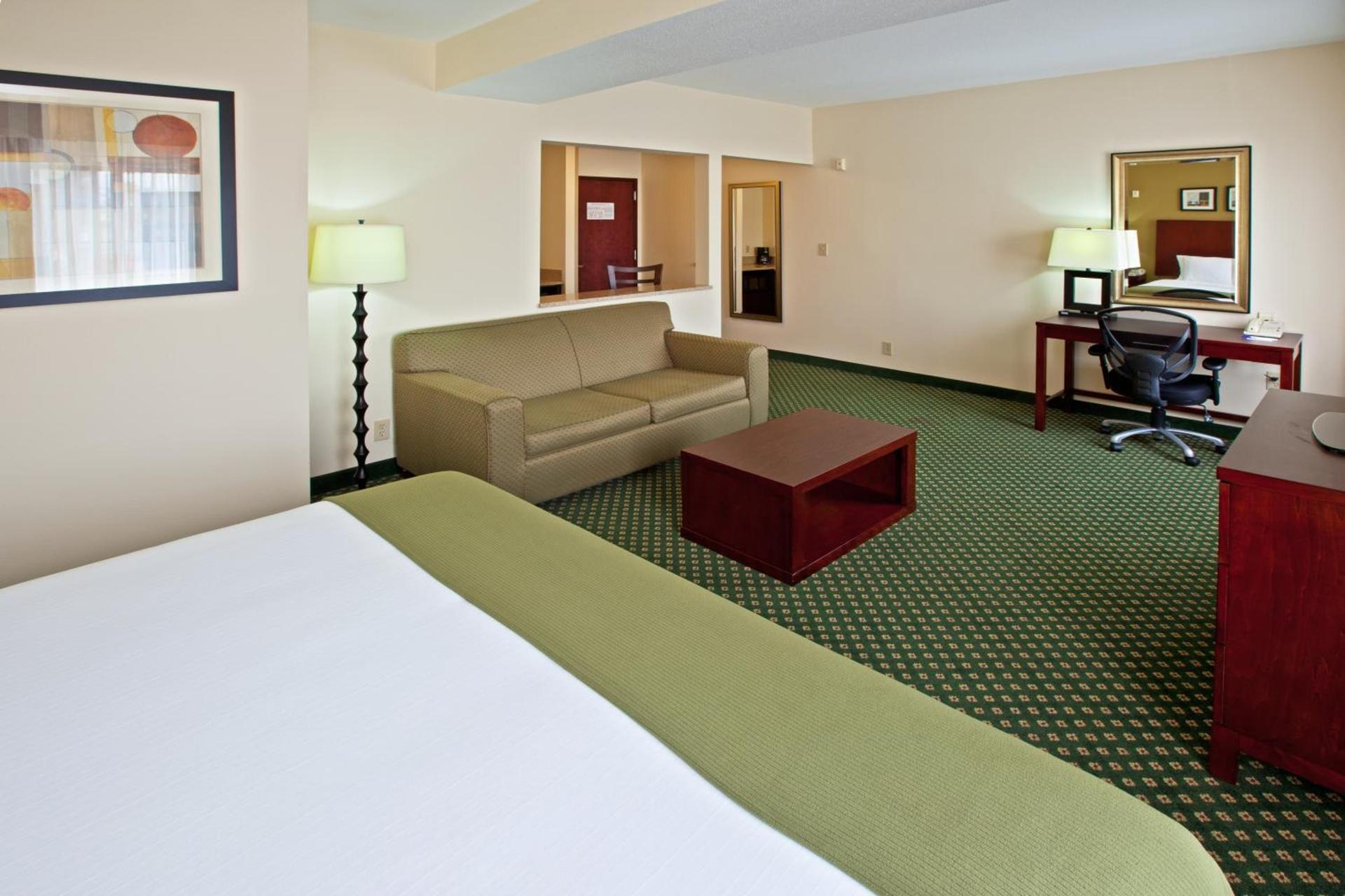 Holiday Inn Express & Suites Indianapolis - East by IHG photo 4