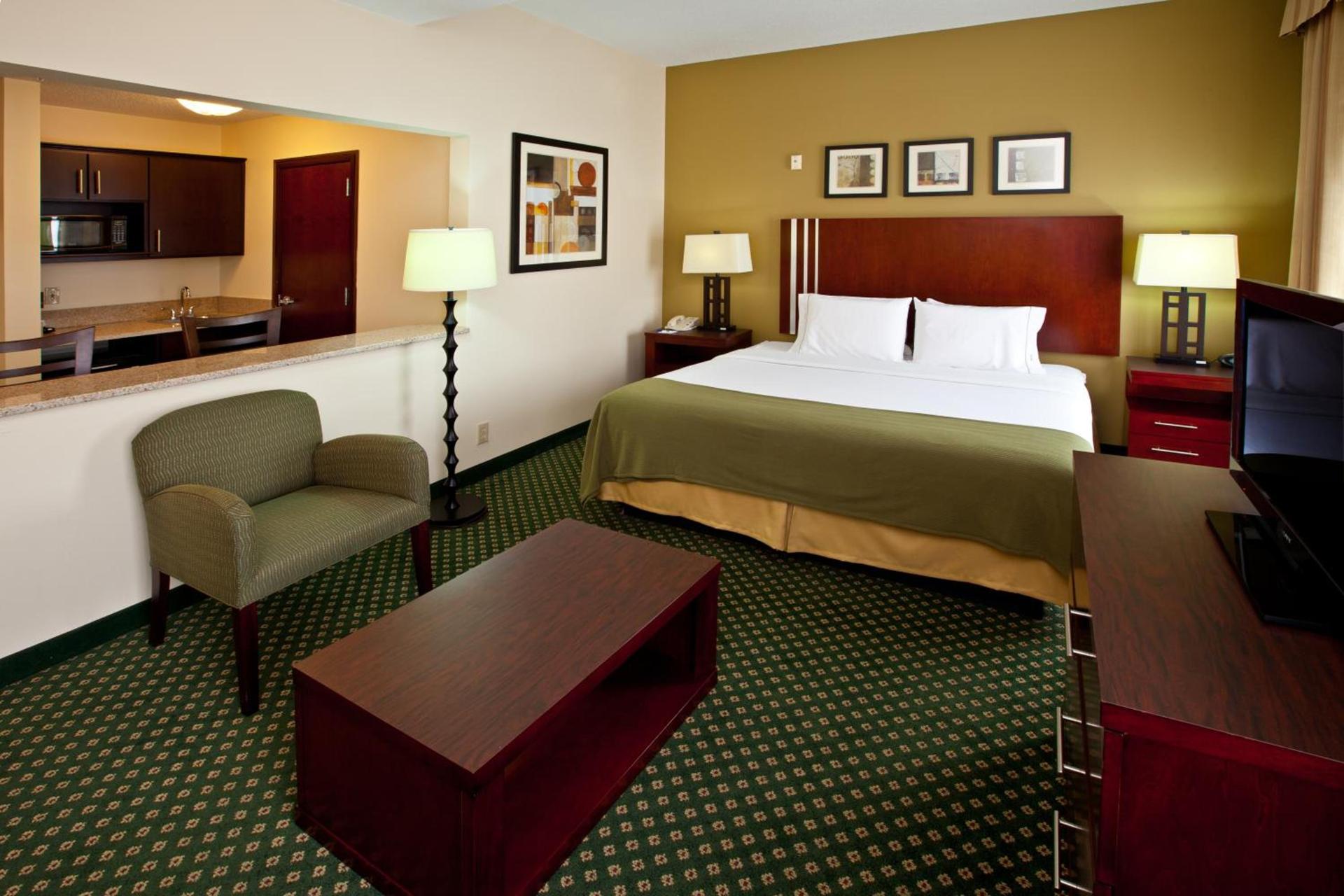 Holiday Inn Express & Suites Indianapolis - East by IHG photo 7