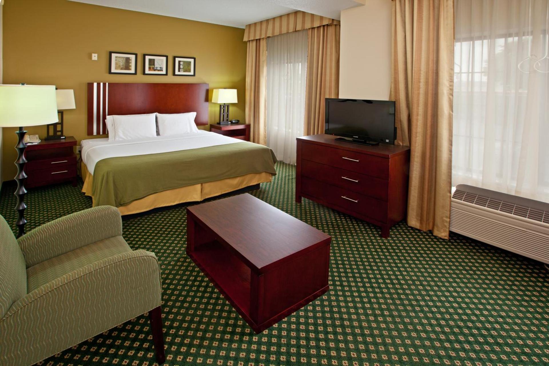 Holiday Inn Express & Suites Indianapolis - East by IHG photo 2