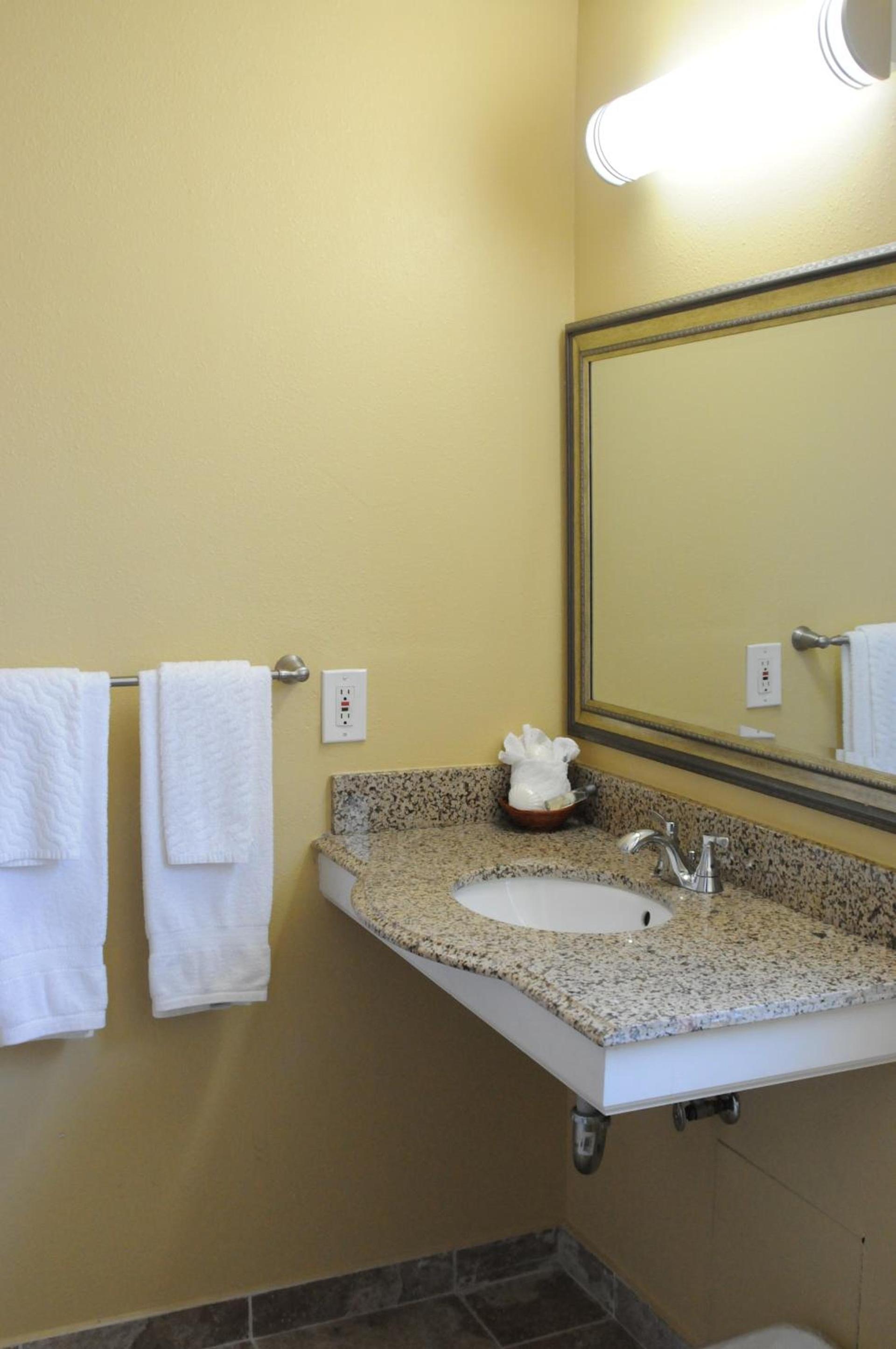 Oasis Inn and Suites photo 9