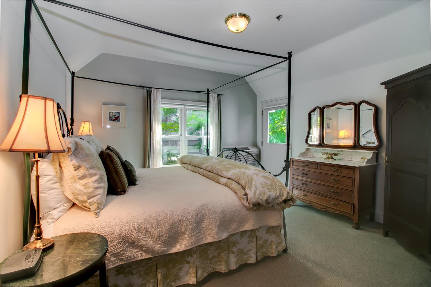 Winchester Inn photo 89