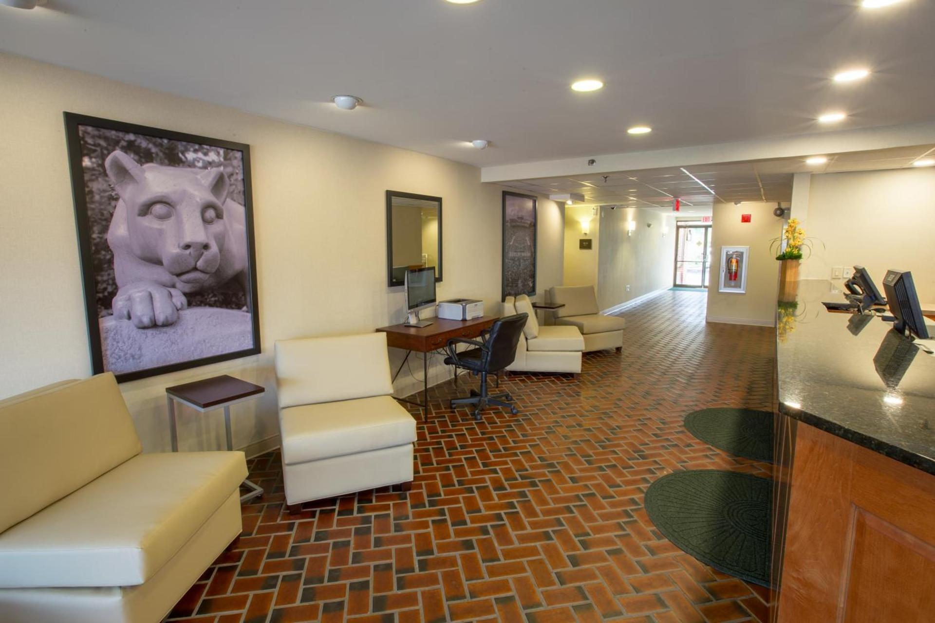 Super 8 by Wyndham State College photo 15