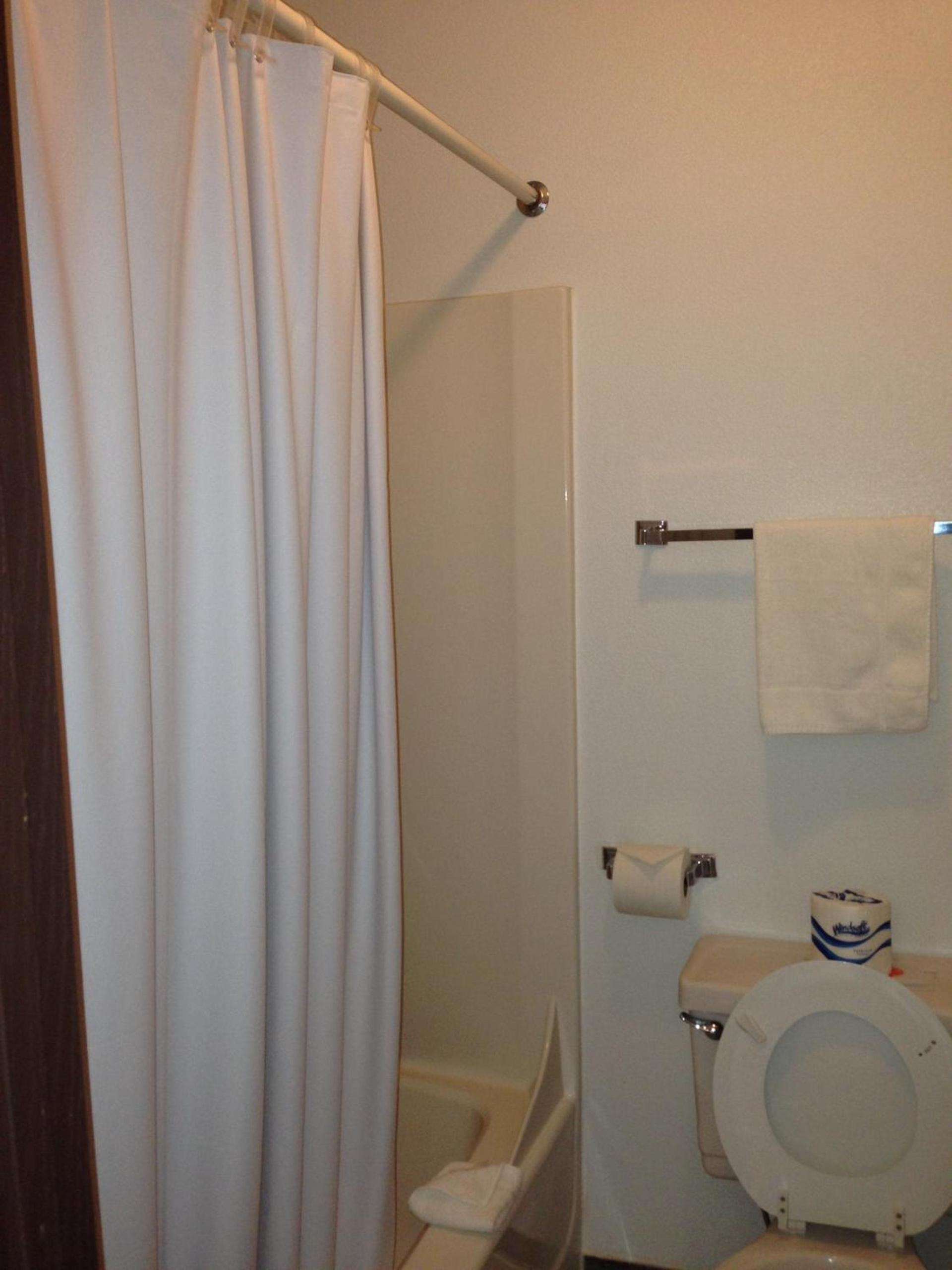 Americas Best Value Inn Laramie photo 13