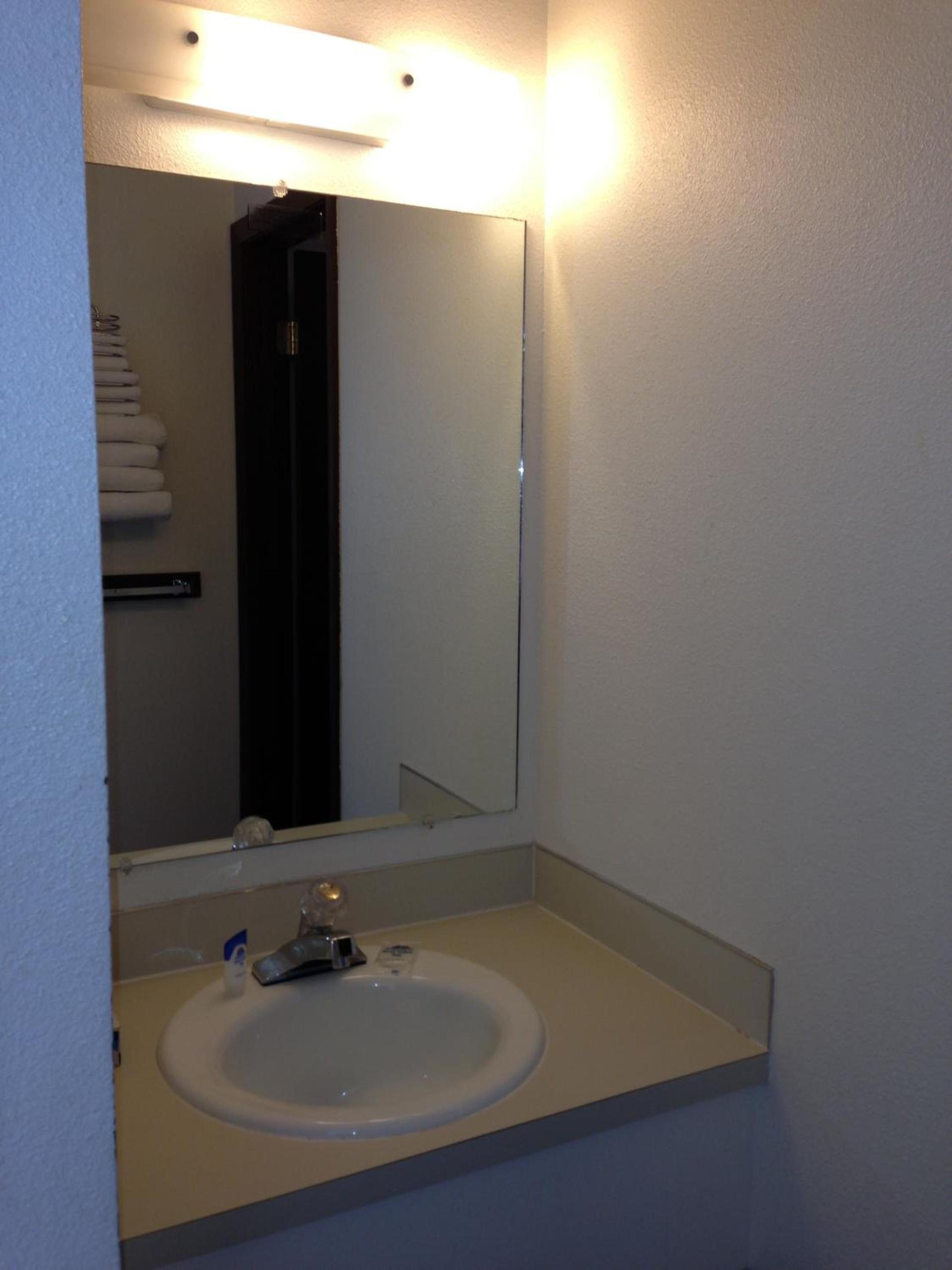 Americas Best Value Inn Laramie photo 25