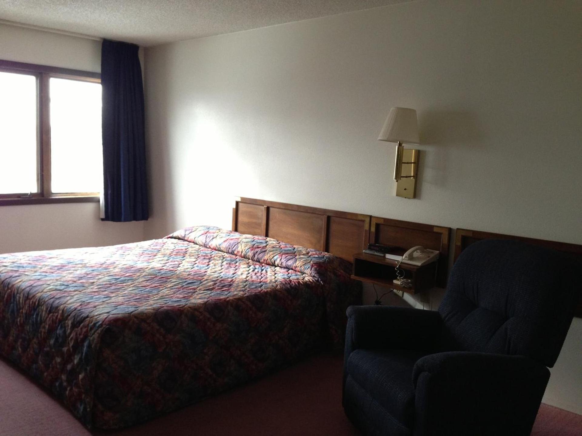 Americas Best Value Inn Laramie photo 9