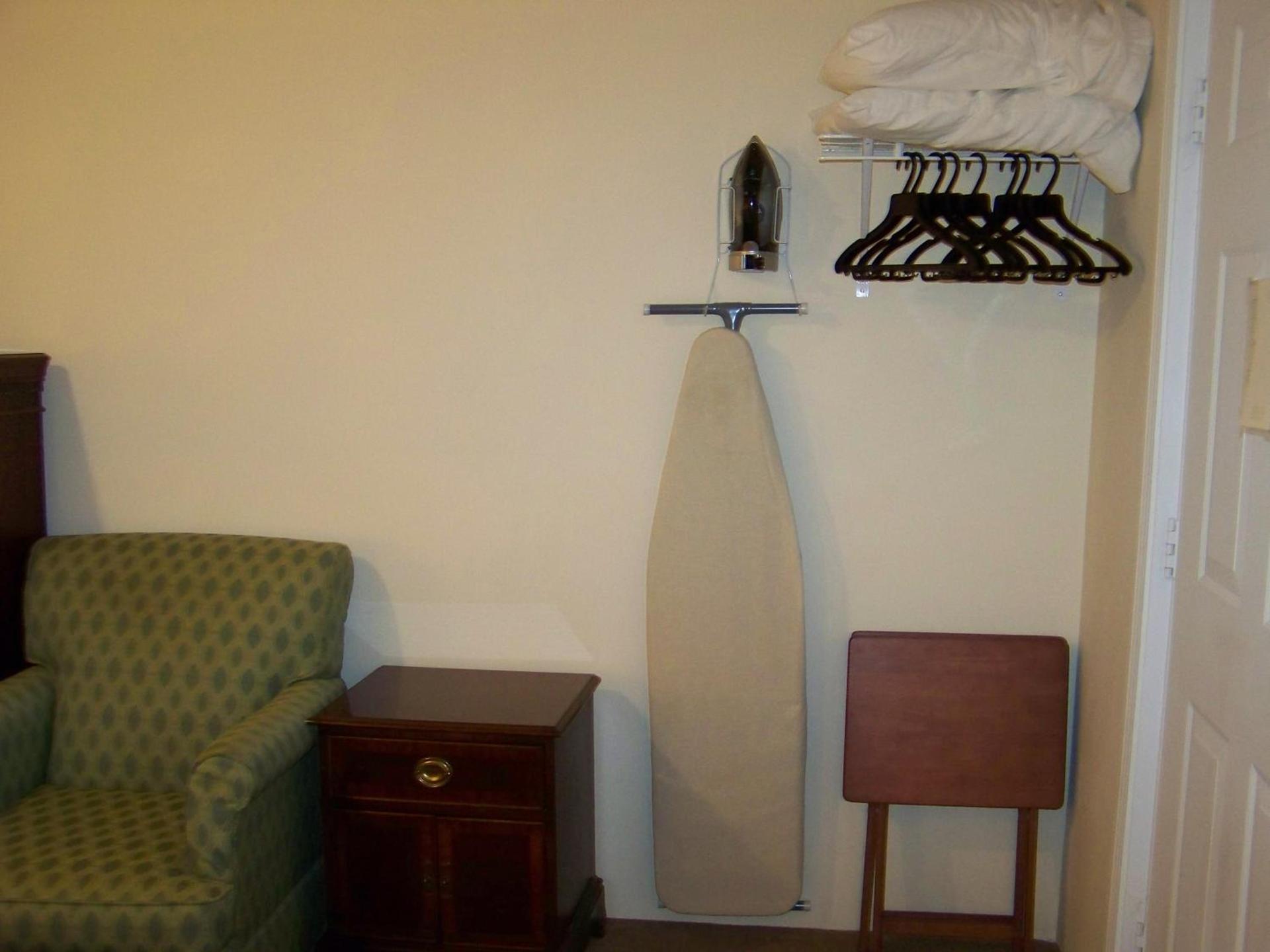 Golden Knight Inn and Suites photo 41