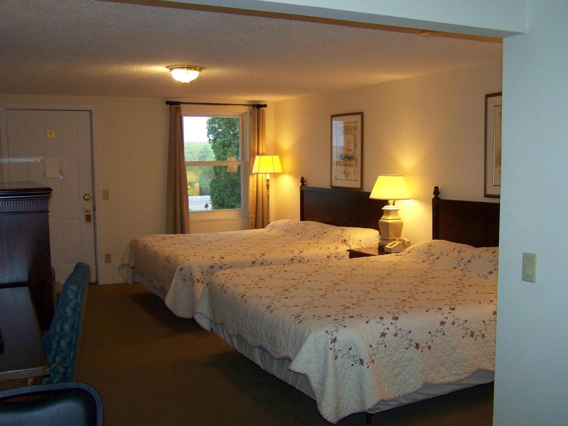 Golden Knight Inn and Suites photo 43
