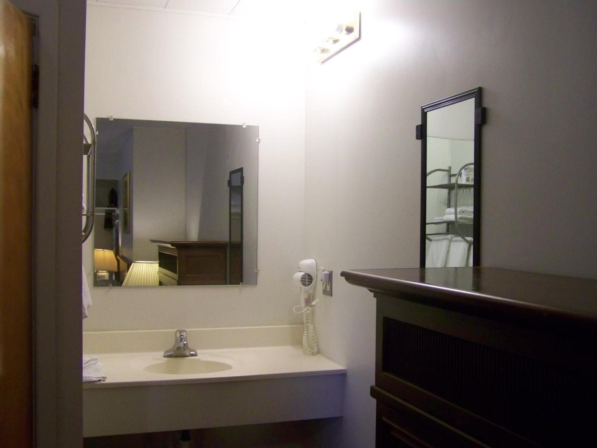 Golden Knight Inn and Suites photo 35