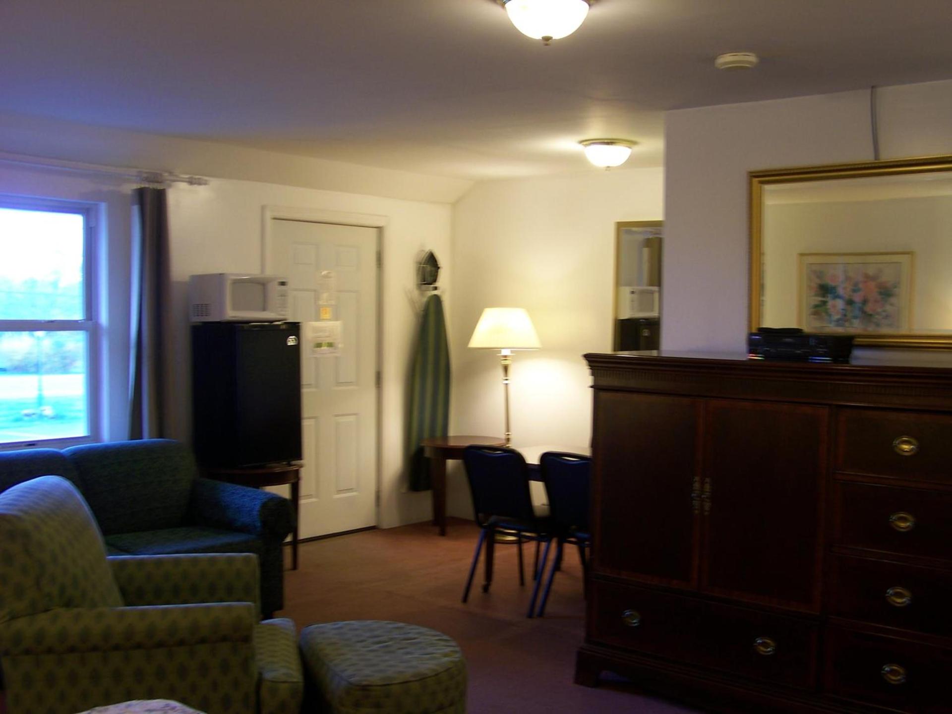 Golden Knight Inn and Suites photo 31