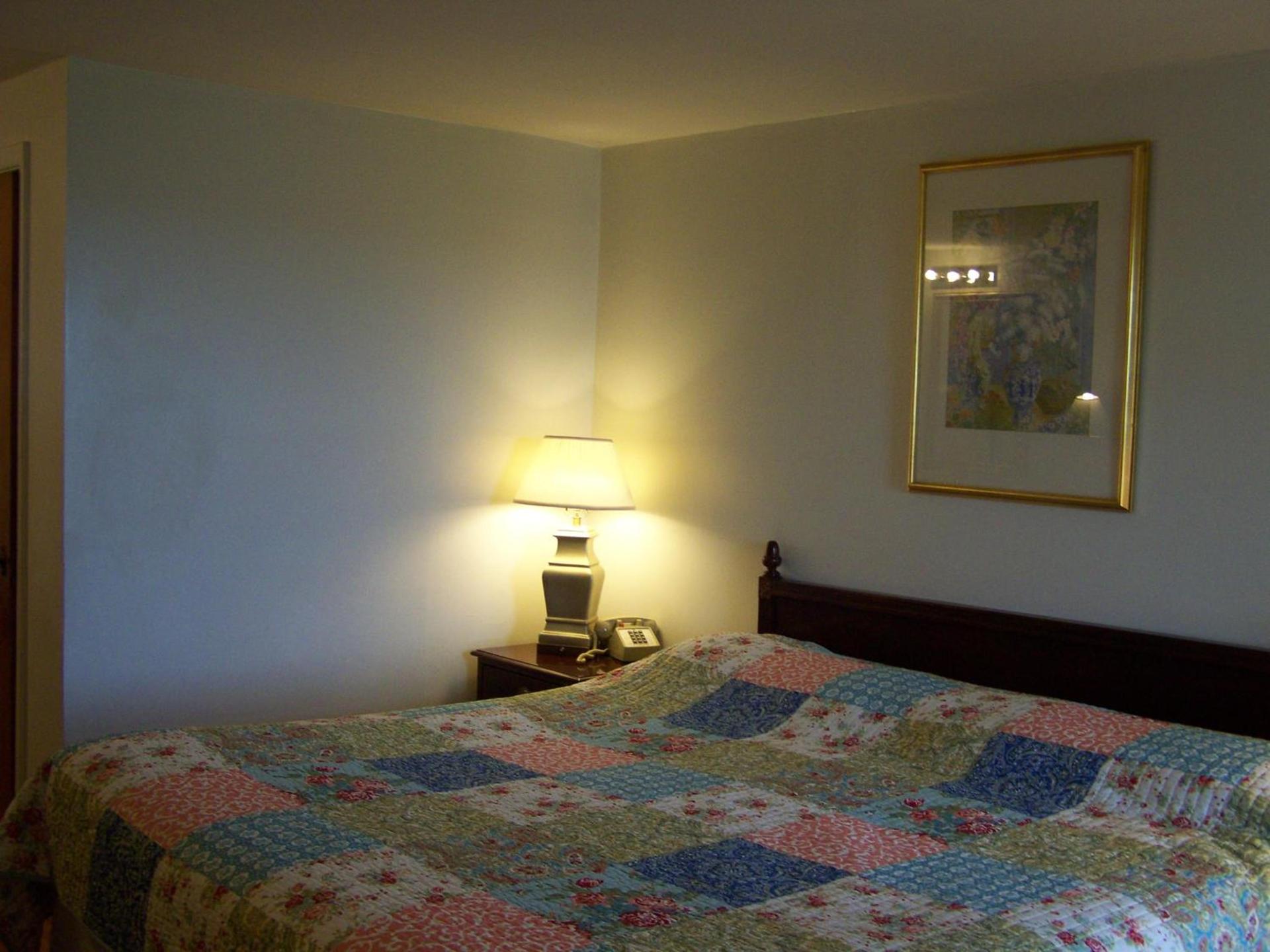 Golden Knight Inn and Suites photo 27