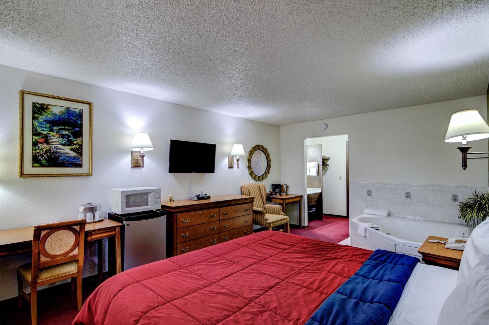 Bloomer Inn & Suites photo 11