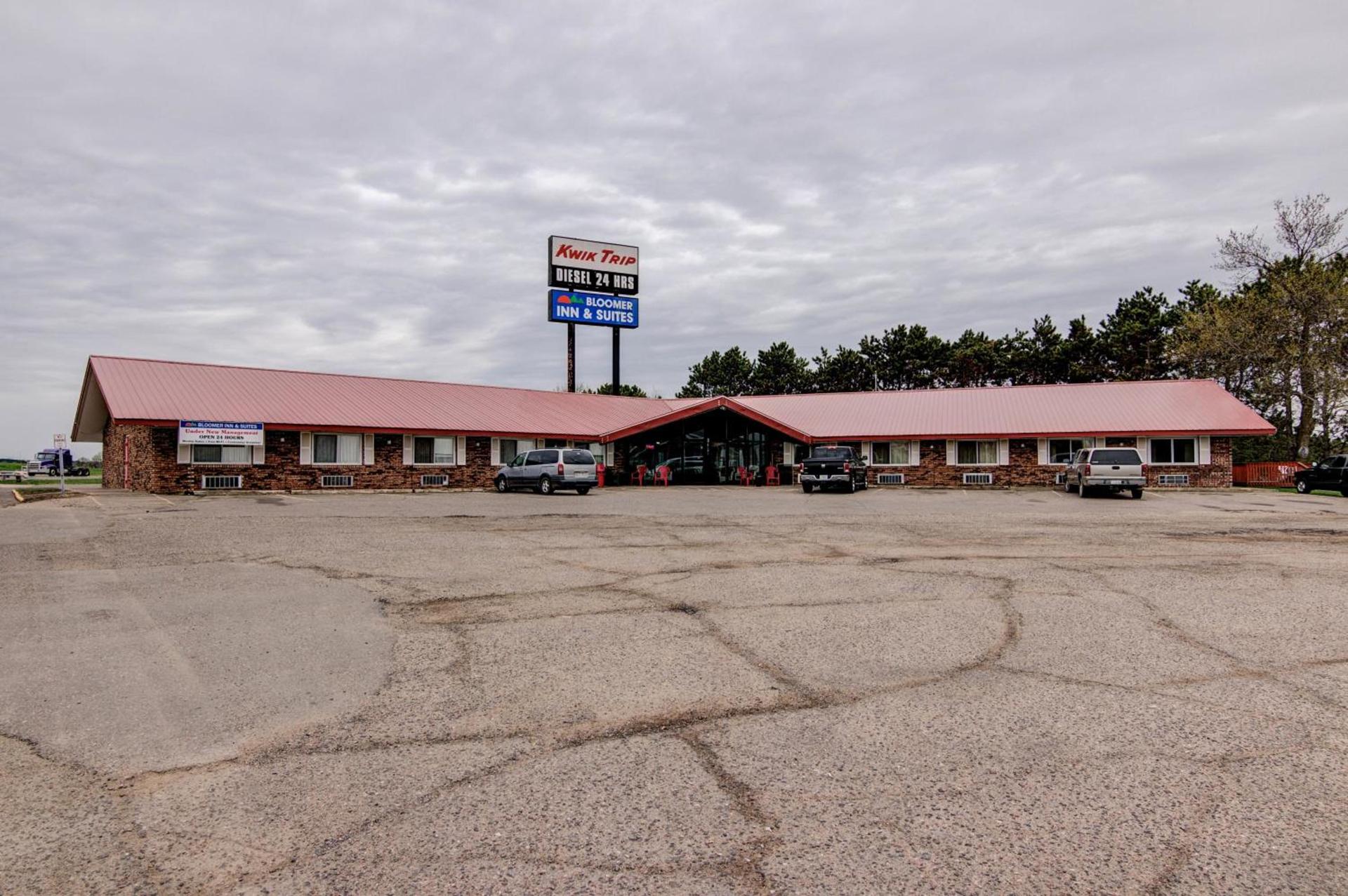 Bloomer Inn & Suites photo 1