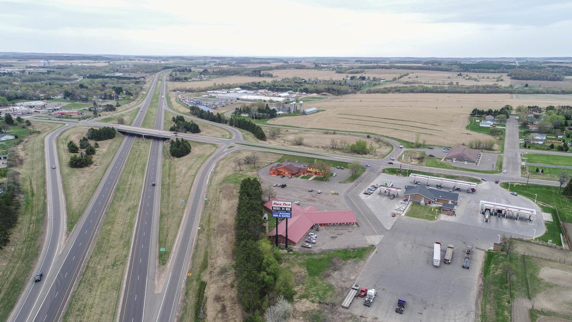 Bloomer Inn & Suites photo 5