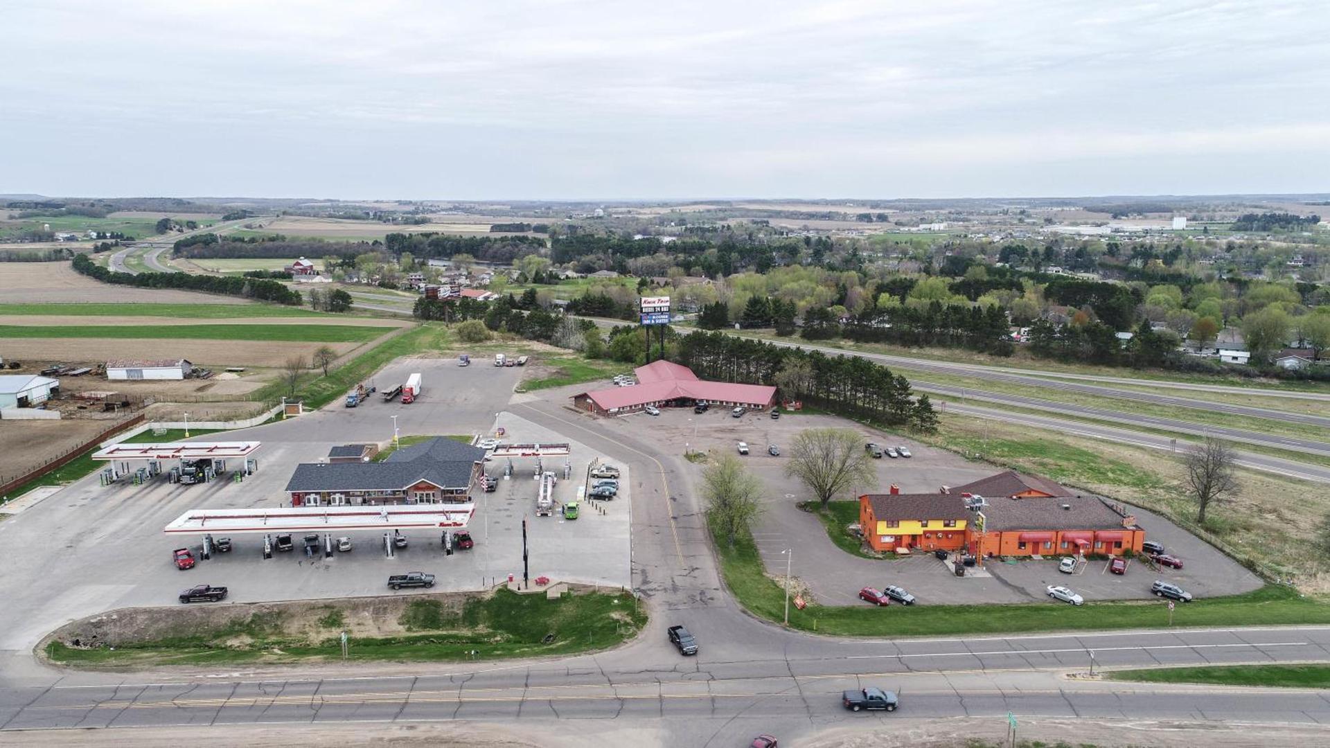 Bloomer Inn & Suites photo 8