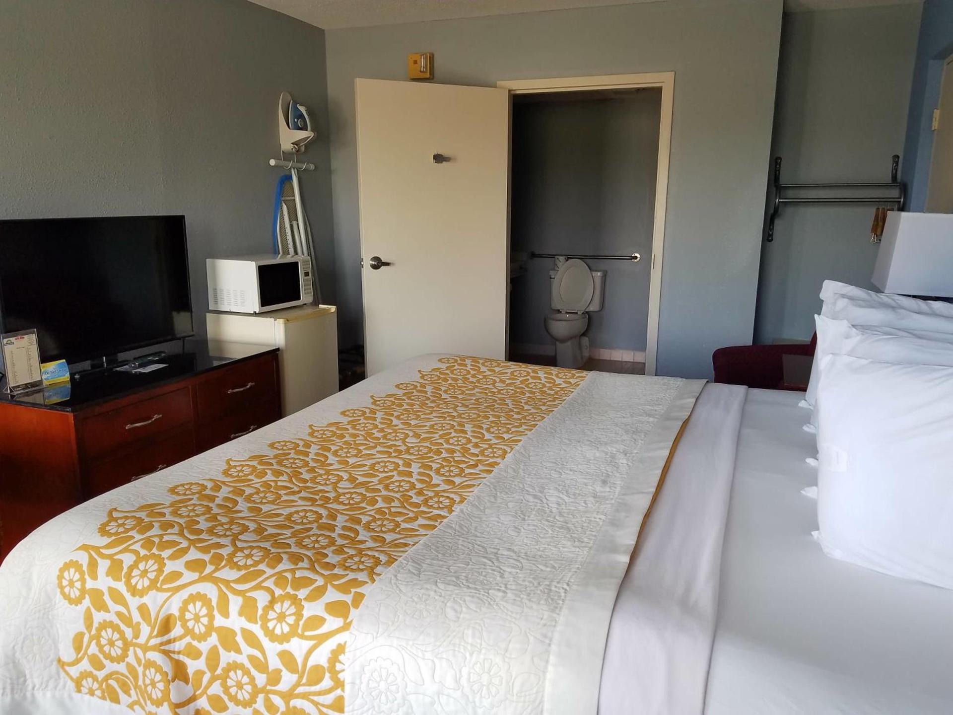 Days Inn by Wyndham Richmond photo 33