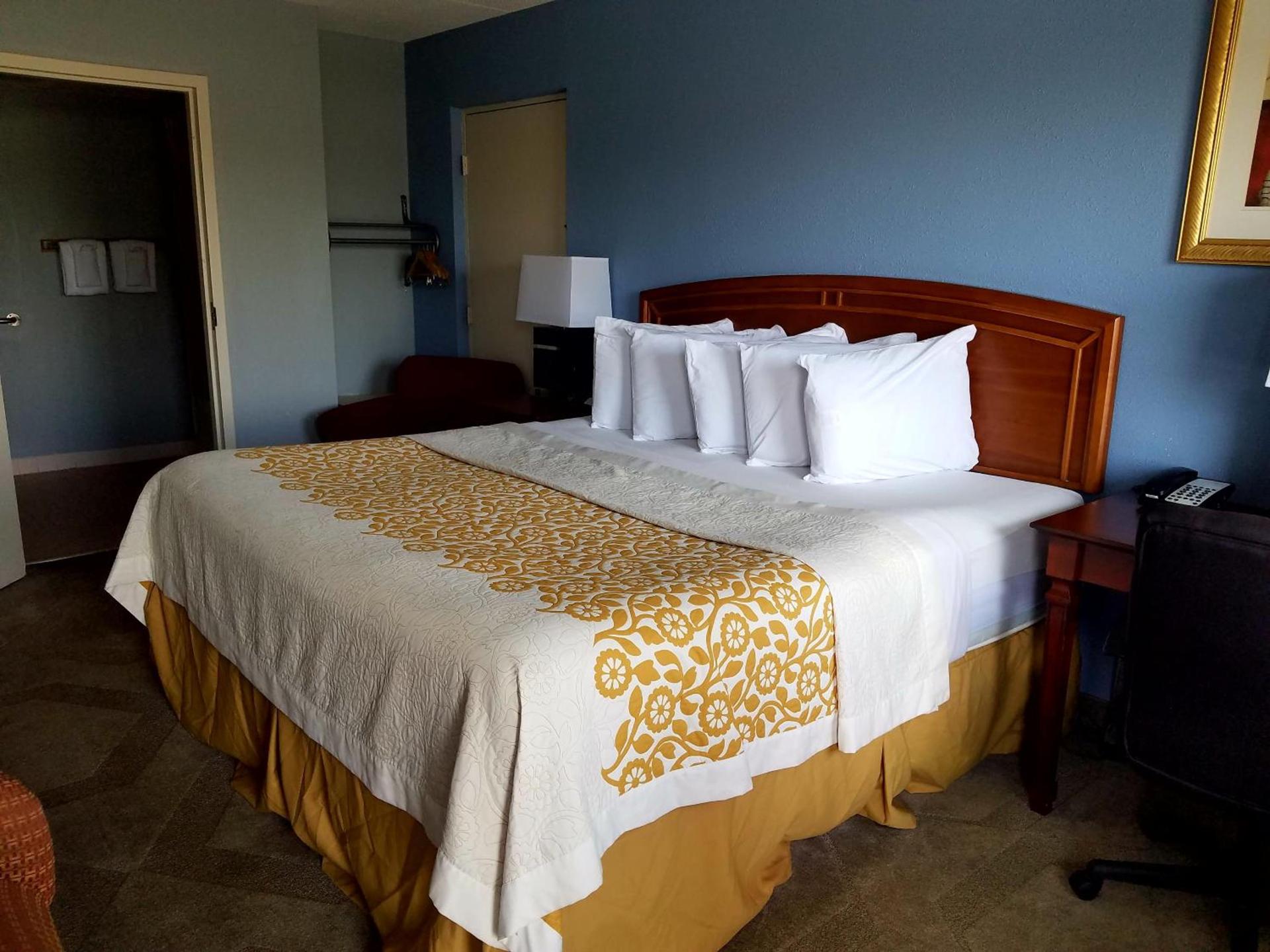 Days Inn by Wyndham Richmond photo 35