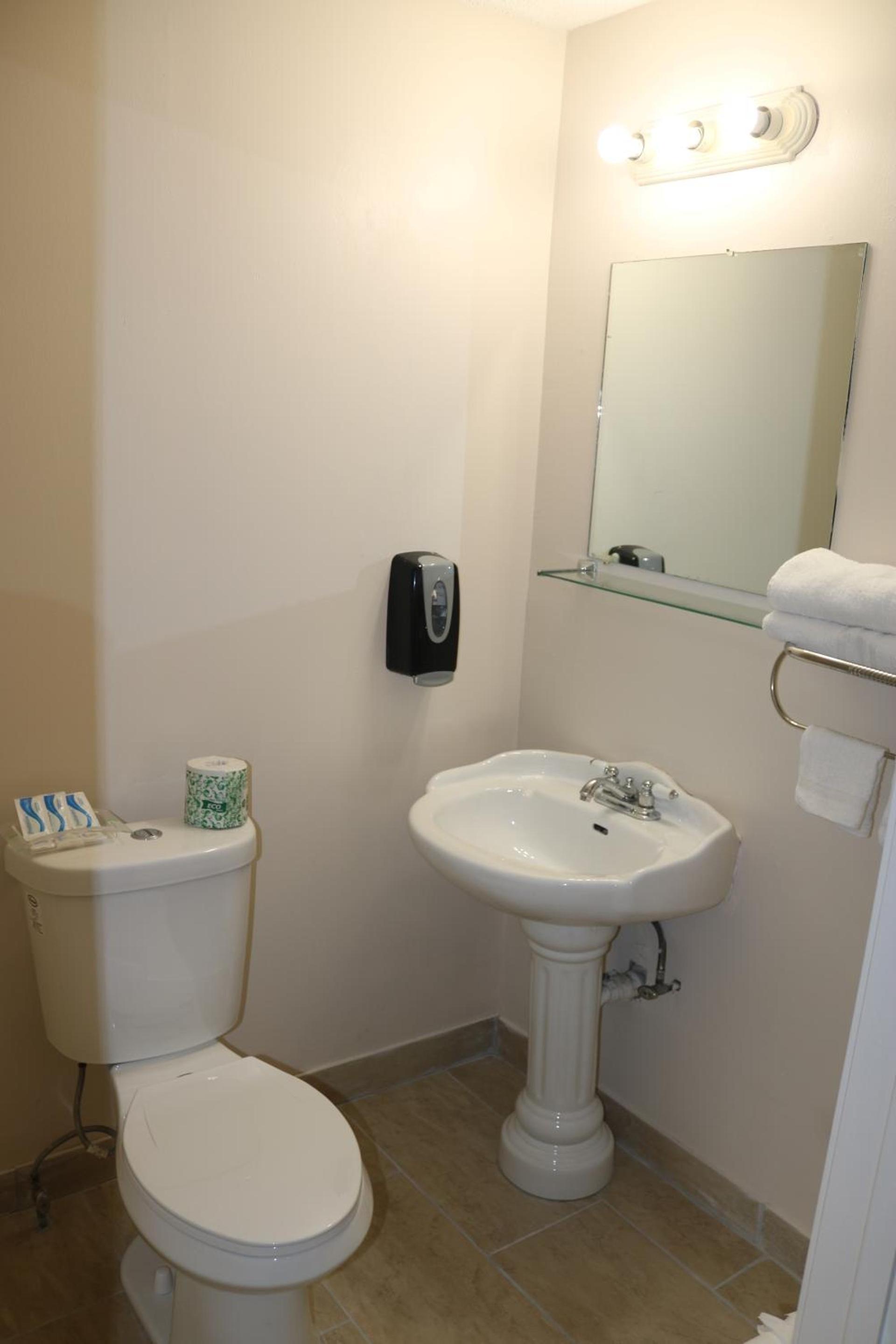 Woodland Inn photo 7