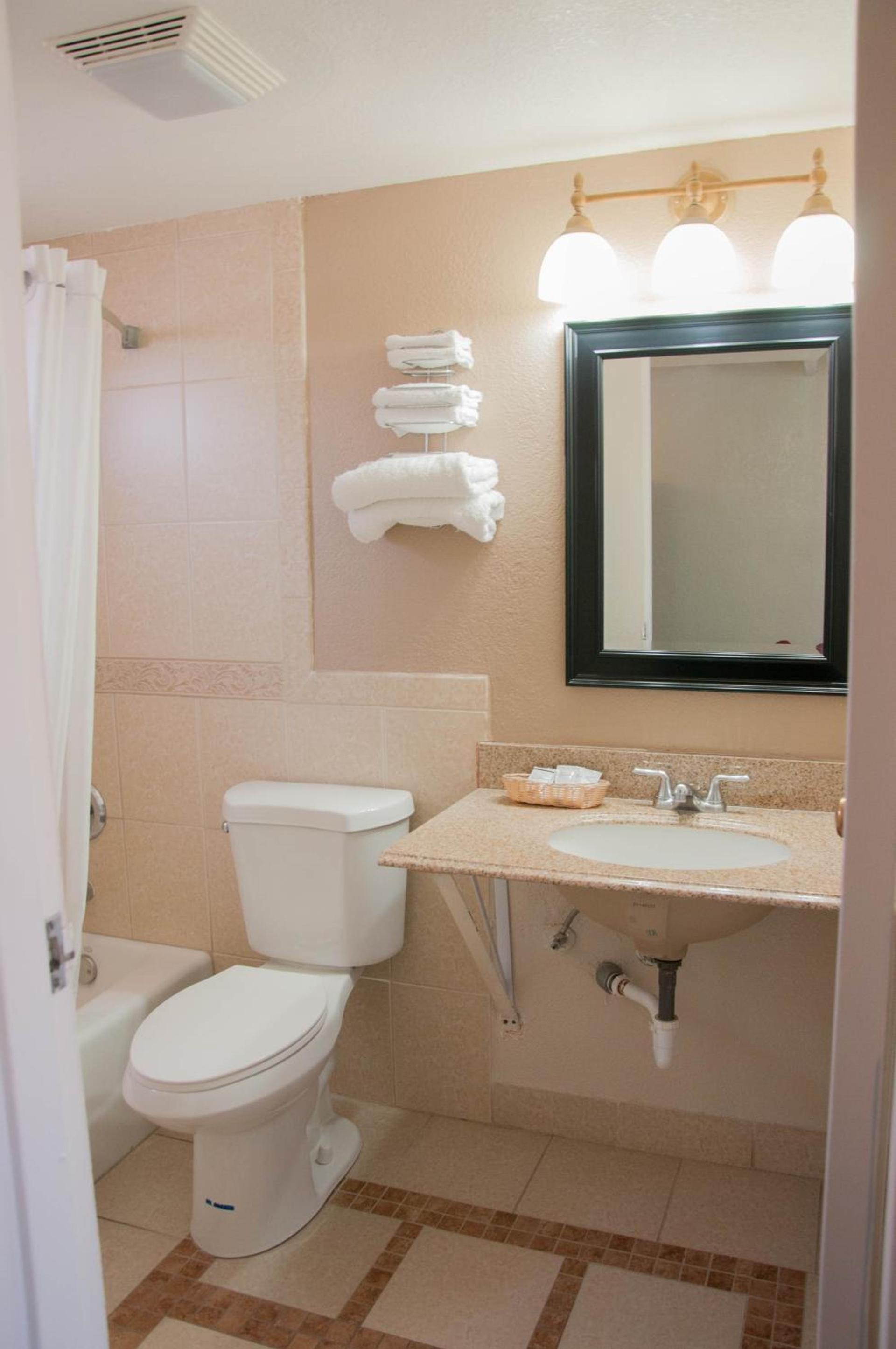 Esquire Inn photo 9